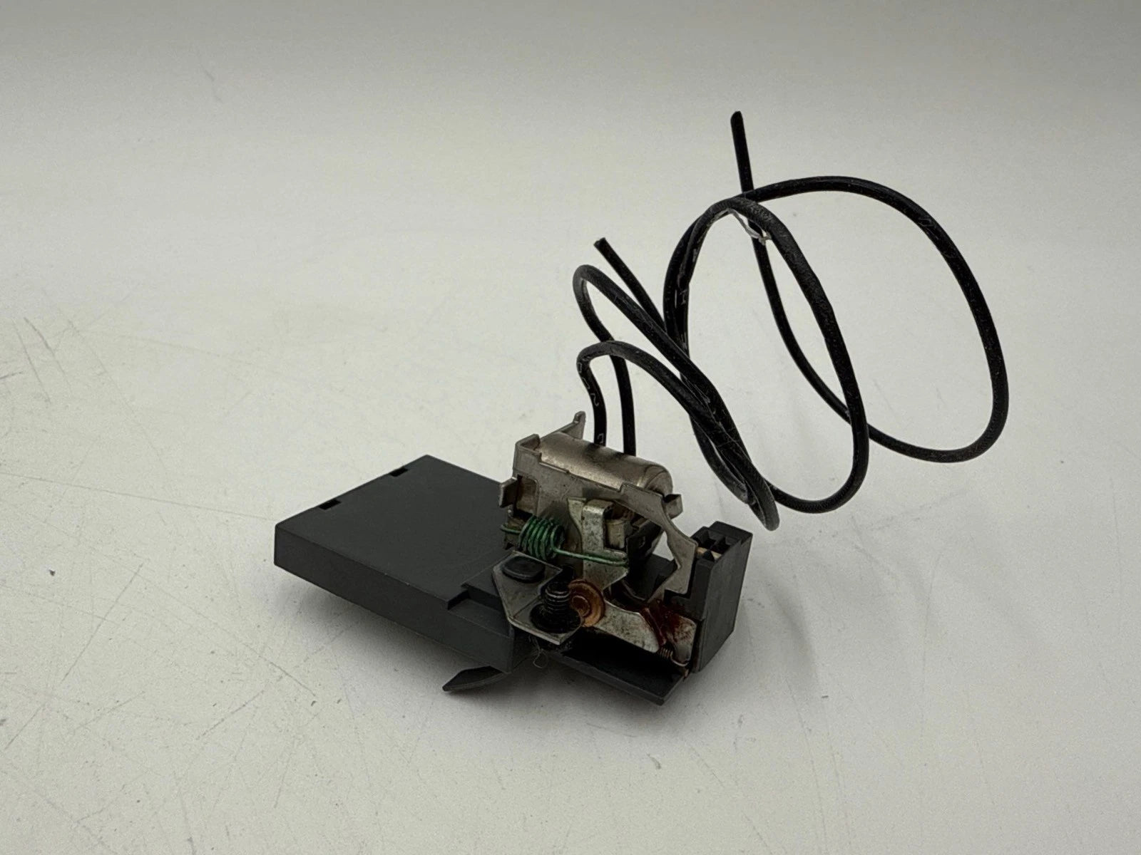 GE SAST1 Shunt Trip Device 120VAC 50/60Hz 500mA for Spectra Breaker Used