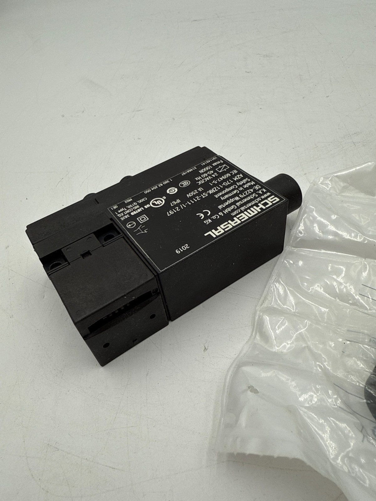 Schmersal AZM 170-11ZRK-ST-2111-1/2197 Safety Interlock Switch 24V AC/DC 40-60Hz New