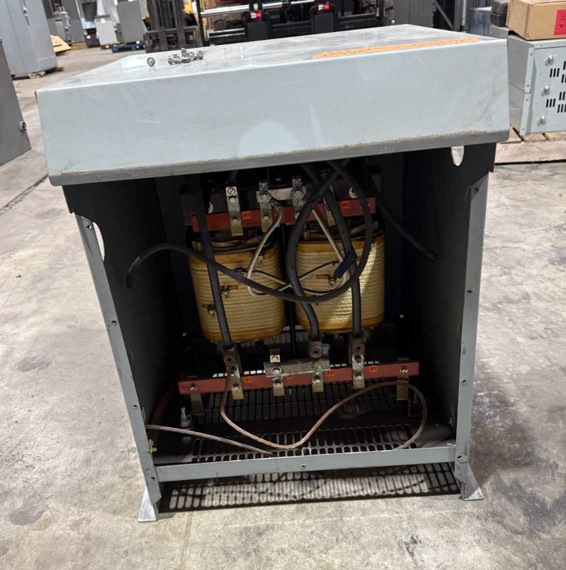 25kVA Hammond NMF025LE Transformer Pri 240/480V Sec 120/240V 1PH Outdoor 3R Encl Used