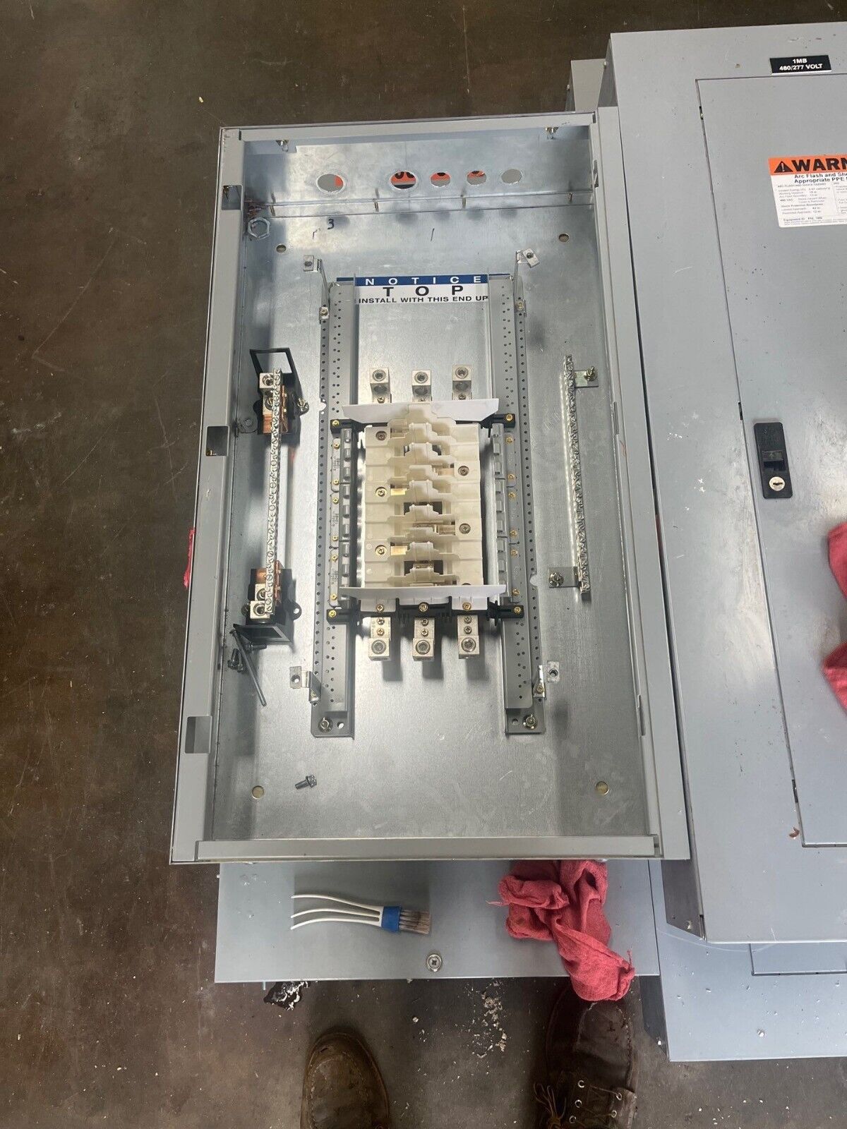 Eaton PRL2A Panelboard 125A 480/277V 3PH 4W Indoor Encl 18 Circuit MLO EZB2036R P603 Used