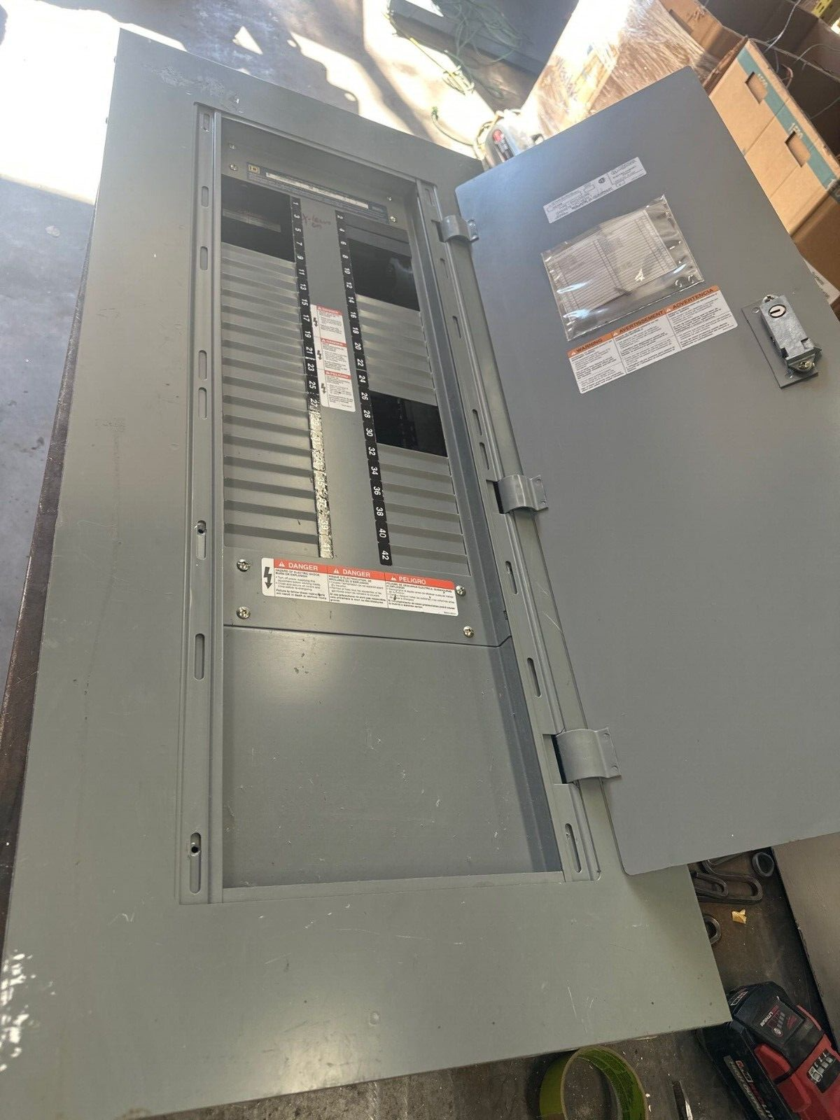 Square D NF Panelboard 250A 600V 3PH 4W MLO 42 Cir Main Lug Panel Indoor Encl P379 Used