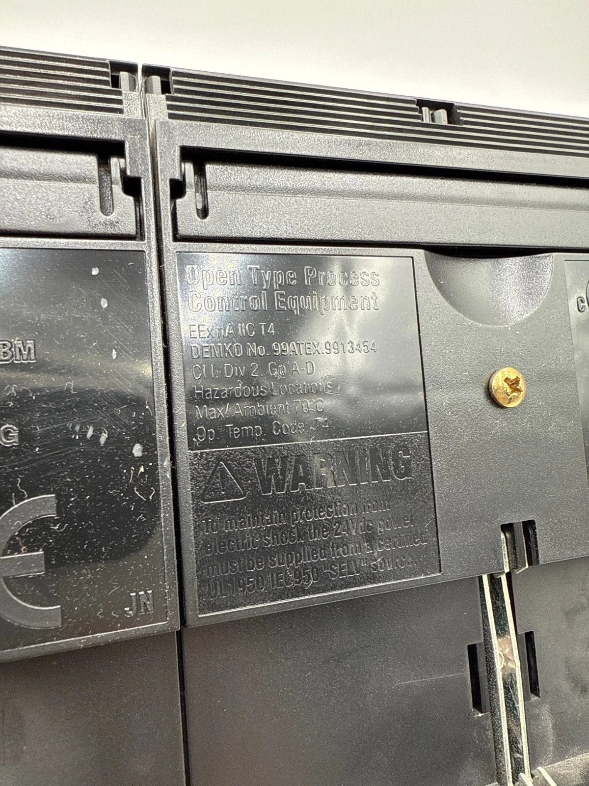 Foxboro P0926HM Mounting Base Plate for FBM Modules 8 Positions B0400FA Used