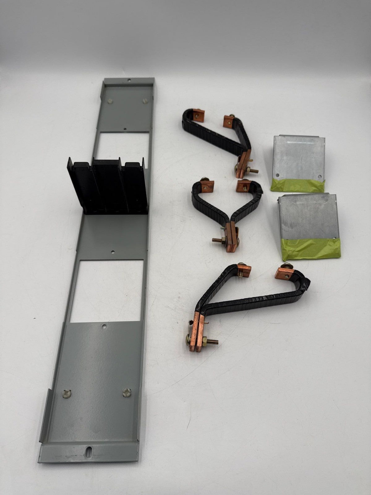 GE SFD1K Mounting Hardware Twin SFD1K SFHA SFLA SFDA 250A Max Cover 27" Used