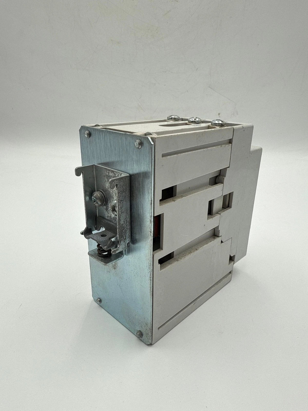 Cutler Hammer W200M1CFC Motor Starter NEMA Size 1 Control 120V 27A 3P 600V 10HP Used