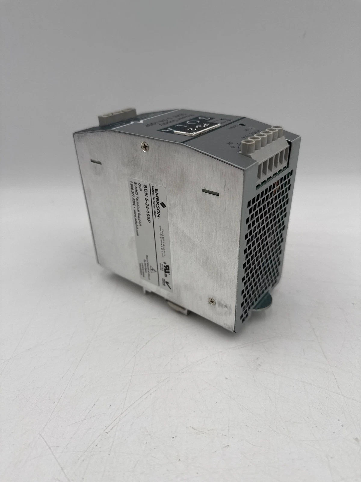 SOLA SDN 5-24-100P Power Supply 115/230VAC 2.2/1.0A 24VDC 5A DIN Rail Mount Used