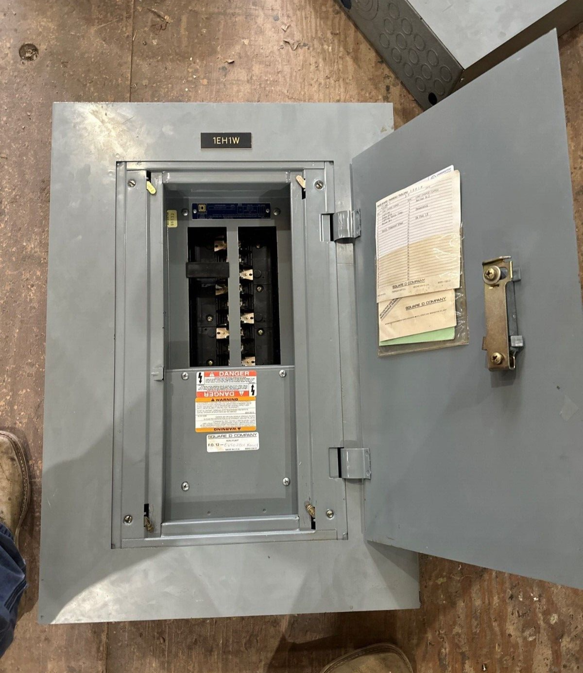 Square D NEHB Panelboard 125A 480Y/277V 3PH 4W Indoor Encl 18 Cir MLO Main Lug P482 Used