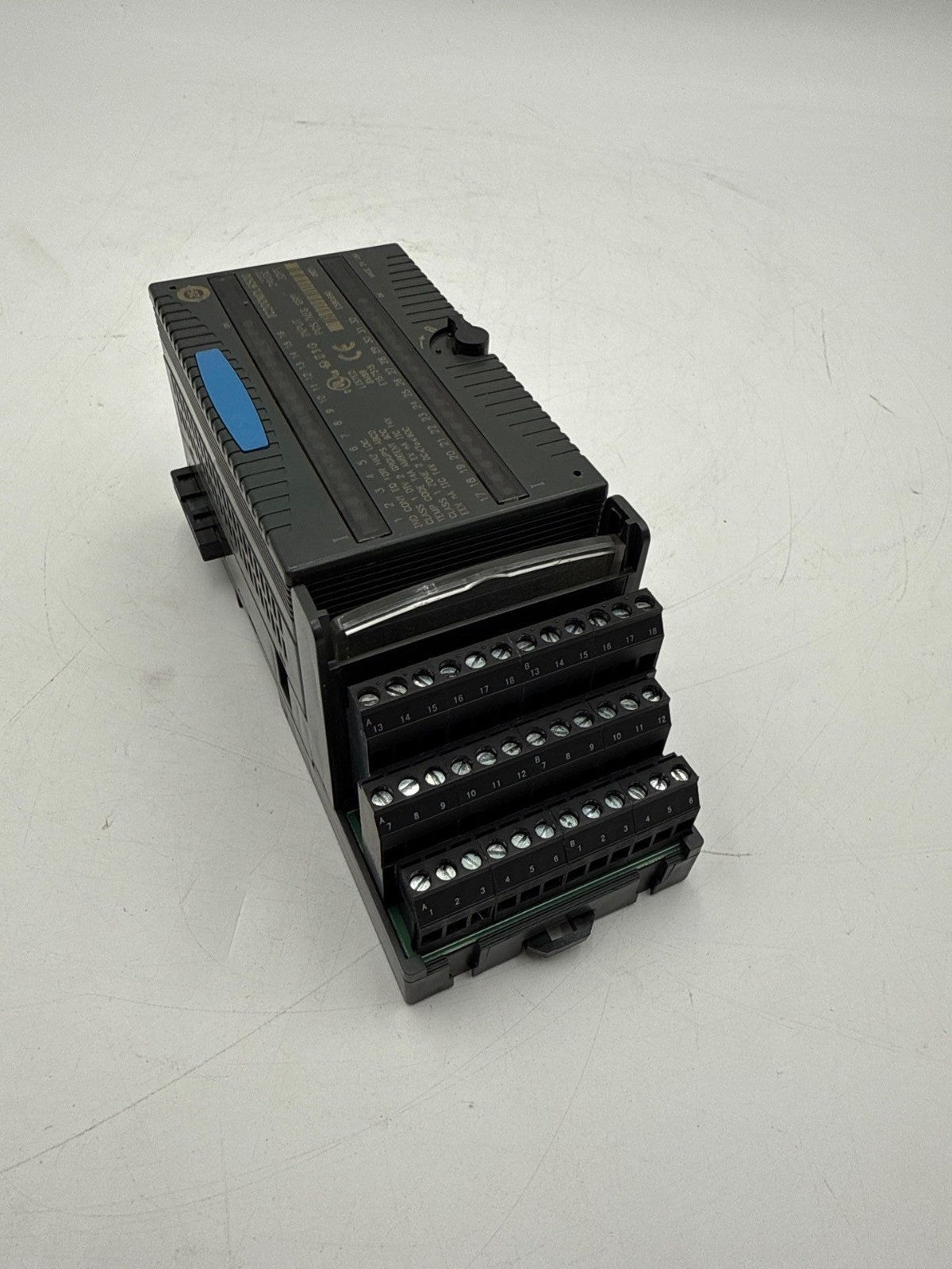 GE Fanuc IC200MDL650G VersaMax Input Module 24VDC 32 Point With Base Used