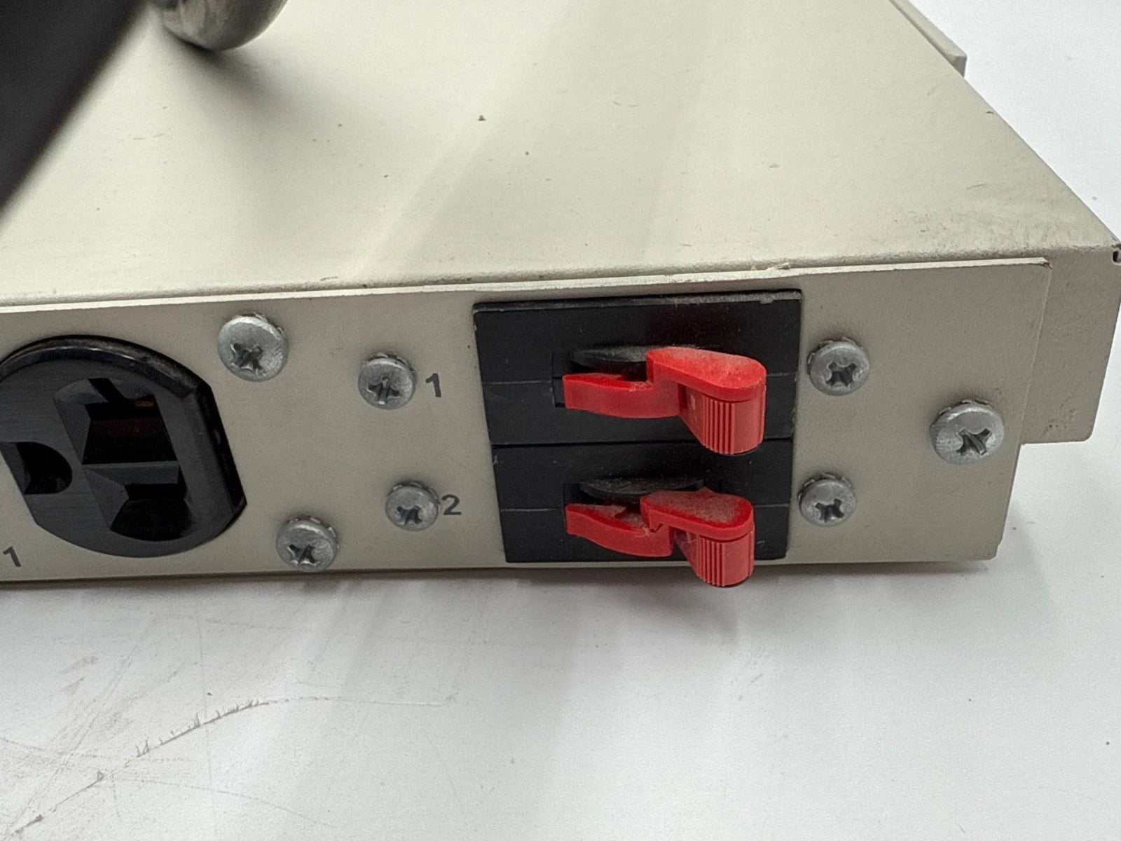 APC SU042-4 Rack-Mount Transfer Switch 30Amp 120V (2) L5-30 In (6) 5-20 Out Used