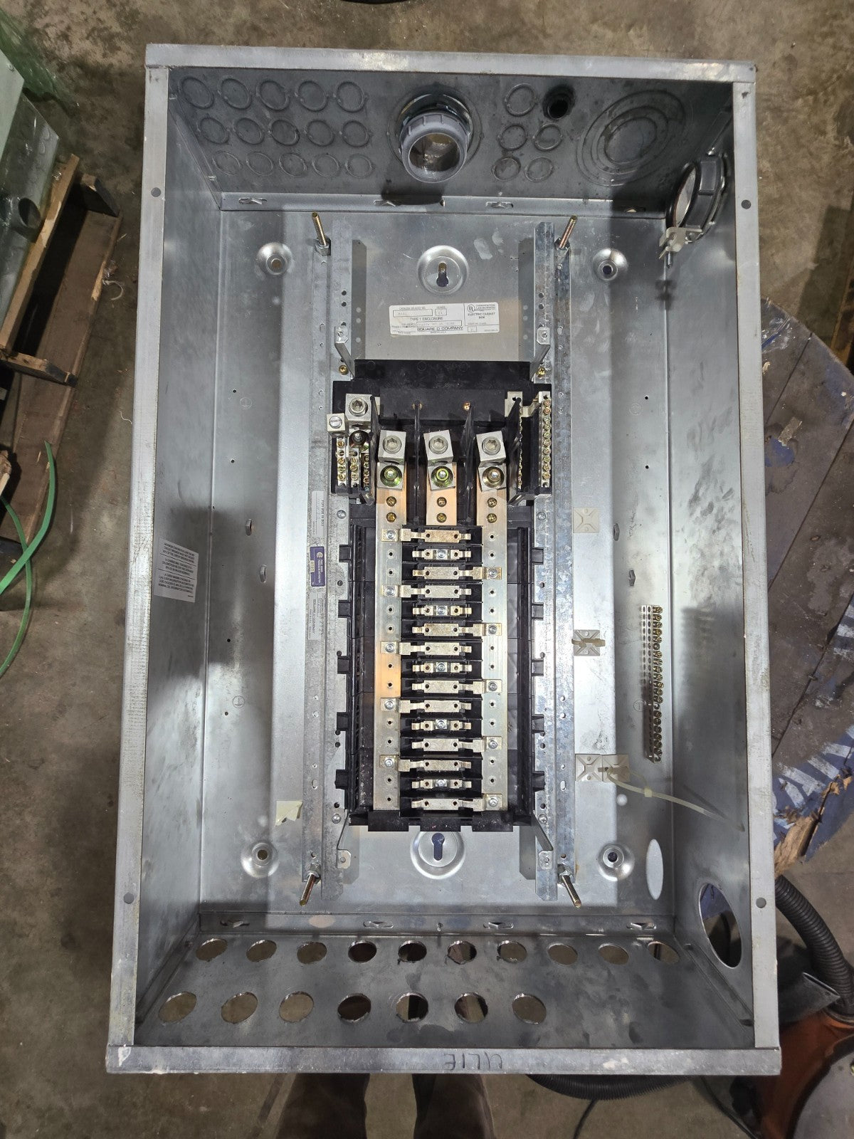 Square D NQOD430L225 Panelboard 225A 208/120V 3PH 4W MLO Panel 225 Amp 30 Cir Used