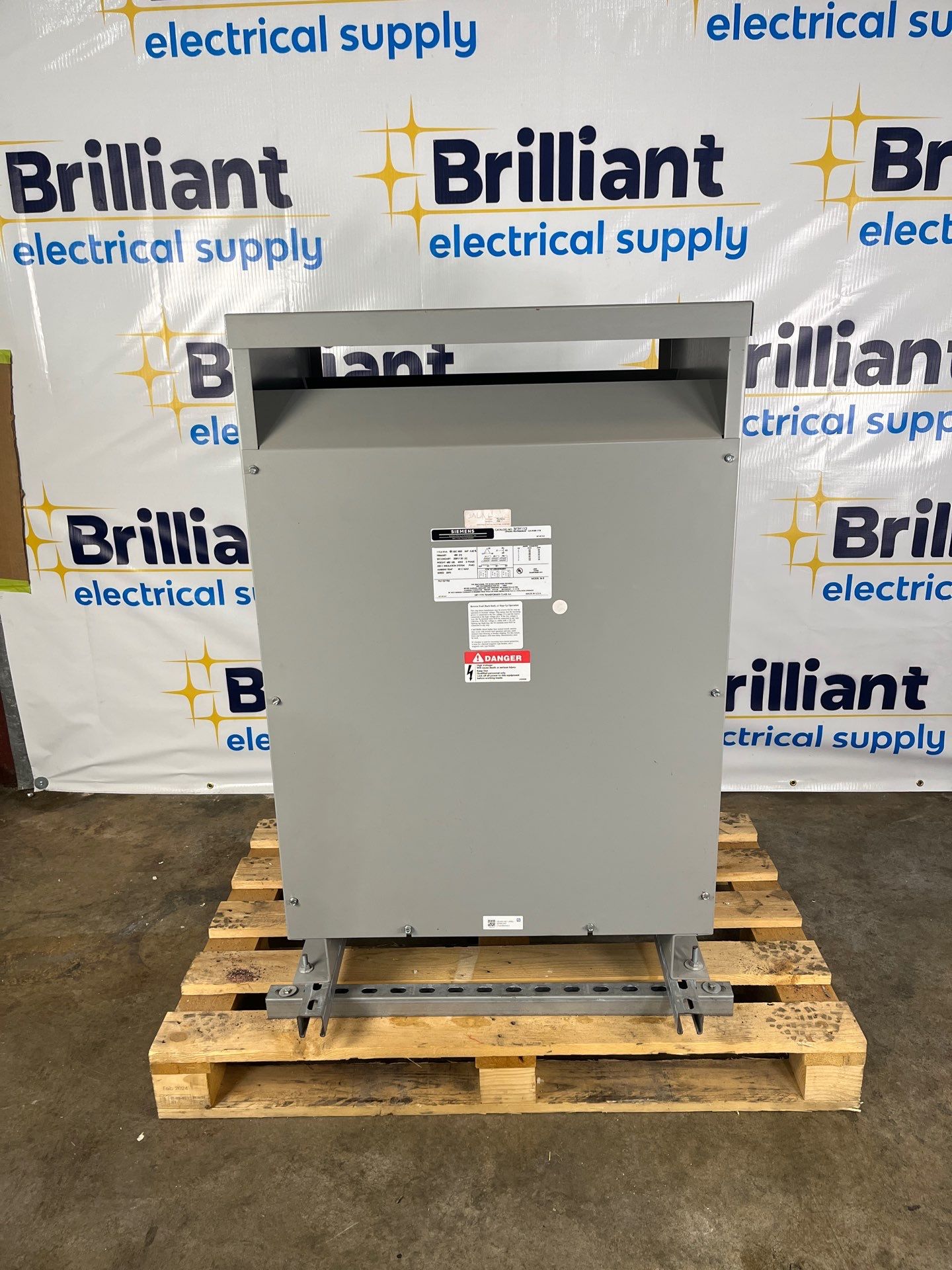 112.5kVA Siemens 3F3Y112 Transformer 3PH Pri 480V Sec 208/120V Indoor ST100 Used