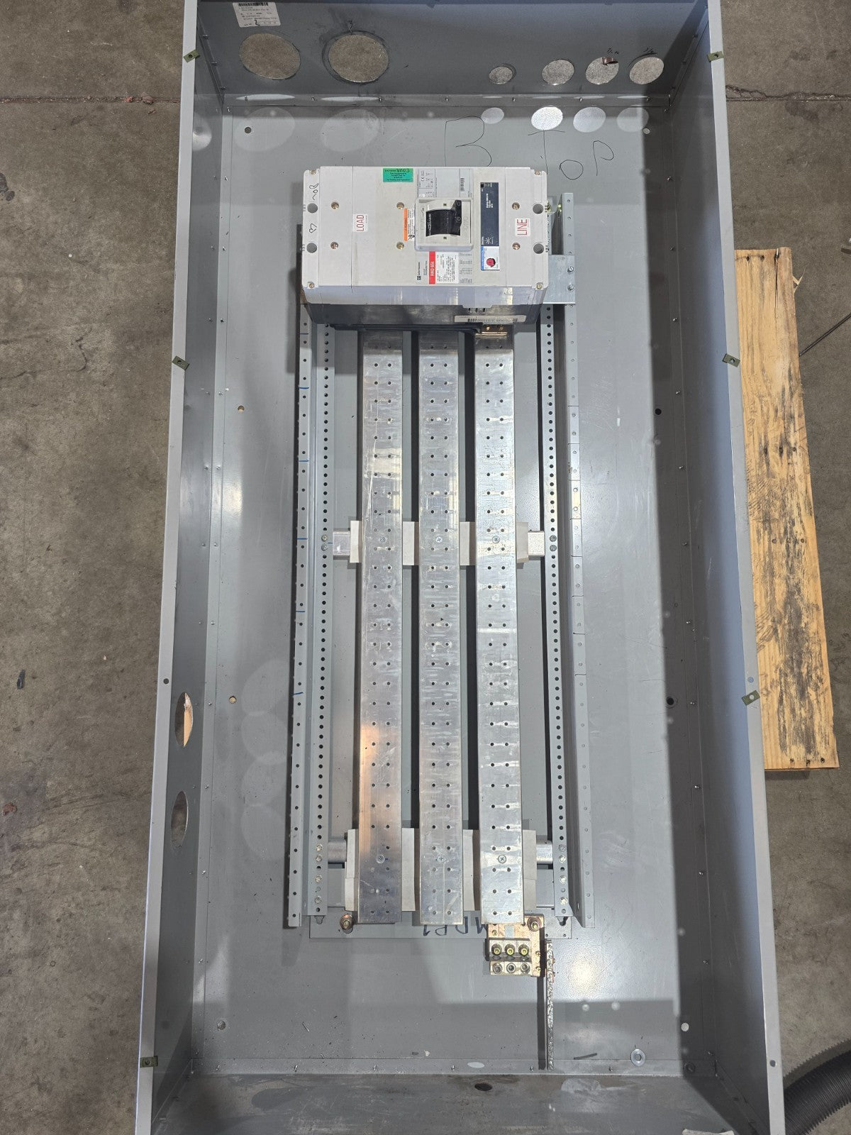 Eaton PRL4 Panelboard 1200A 480V 3PH 3W MCB Panel 1200 Amp HND312T33W Indoor Used