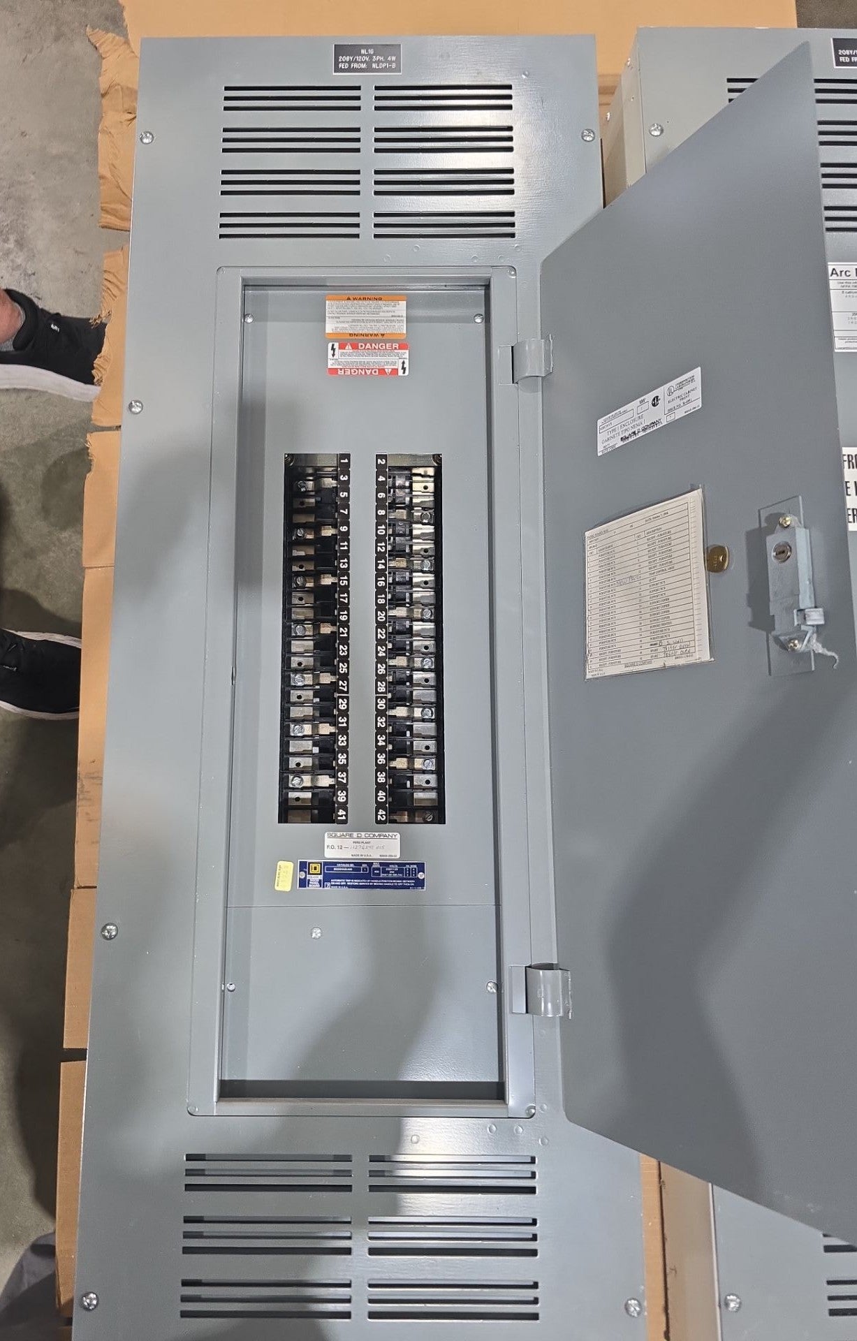 Square D NQOD442L400 Panelboard 400 Amp 208Y/120V 4W 3PH MLO Panel 400A 42 Cir Used