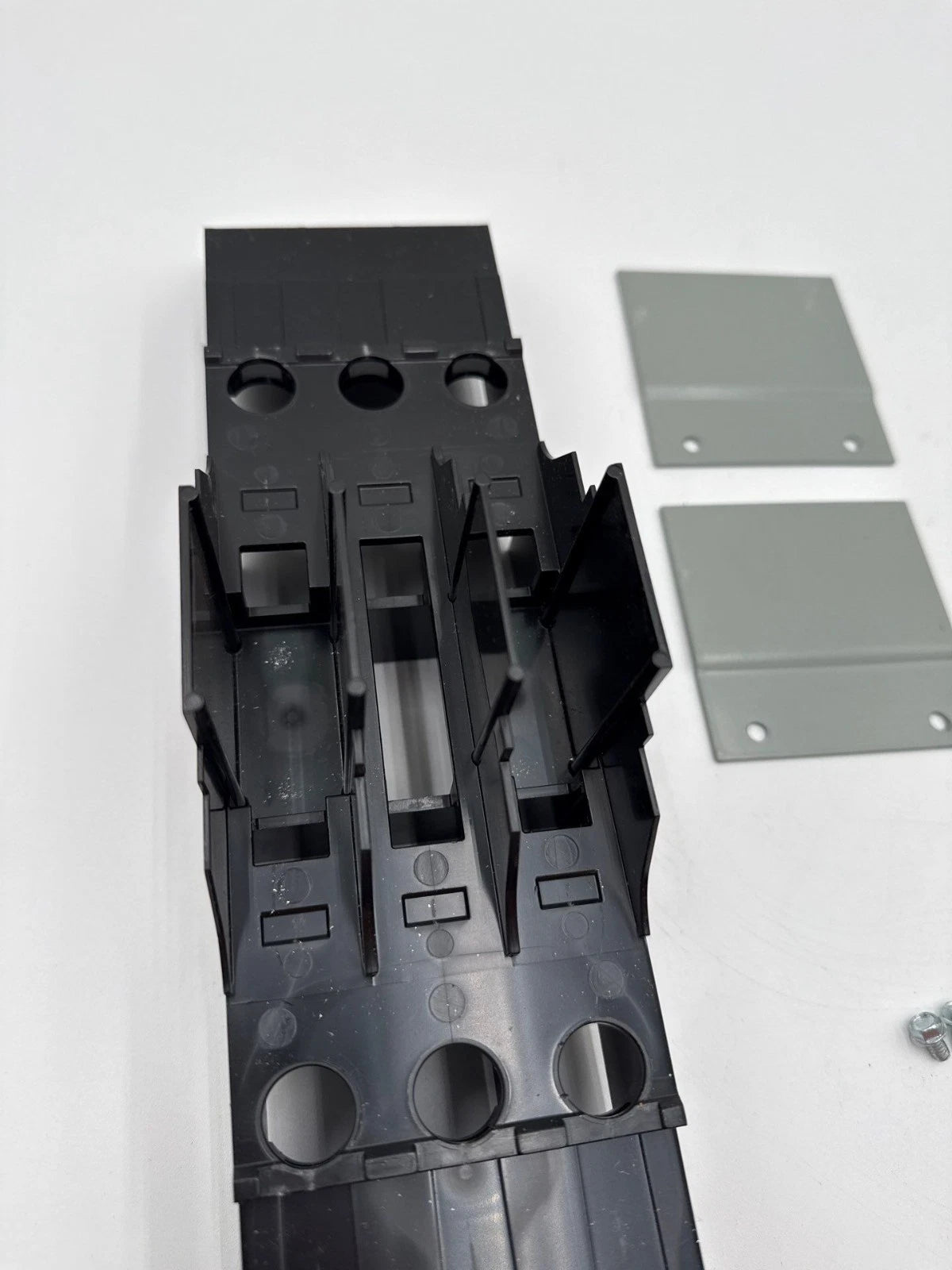 Siemens BBKVA4P2P3 Twin Strap Kit For 3VA41 Breakers 125A Max P2 or P3 Panel Used