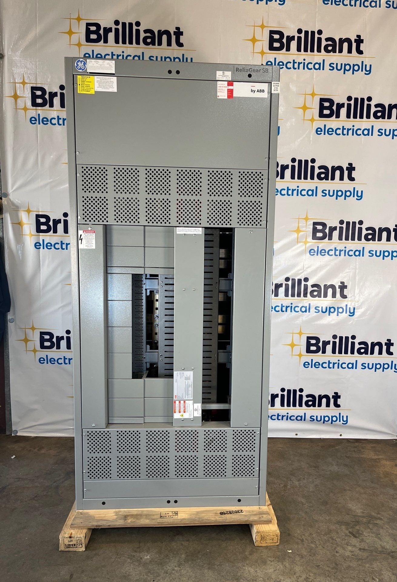 ABB ReliaGear SB Switchboard 1000A 208/120V 3PH 4W 1000 Amp MLO Used