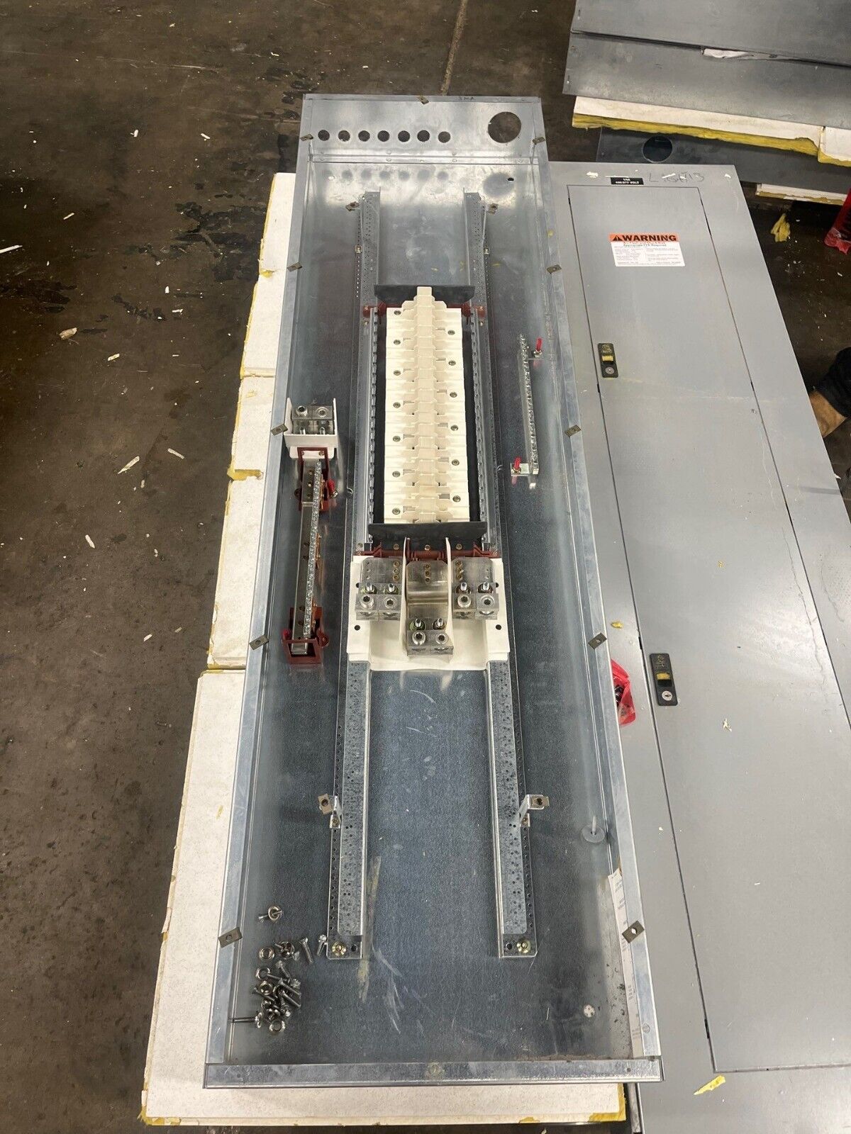 Cutler Hammer PRL2A Panelboard 400A 277/480V 3PH 4W Indoor Encl 42 Circuit MLO P581 Used