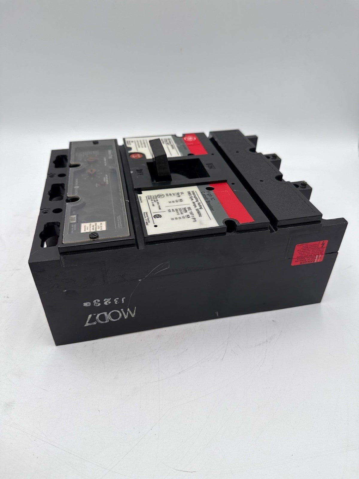 GE TJL4V2603 Circuit Breaker 300A 3P 600V 3PH TJL 300 Amp 3 Pole VersaTrip T4VT Used