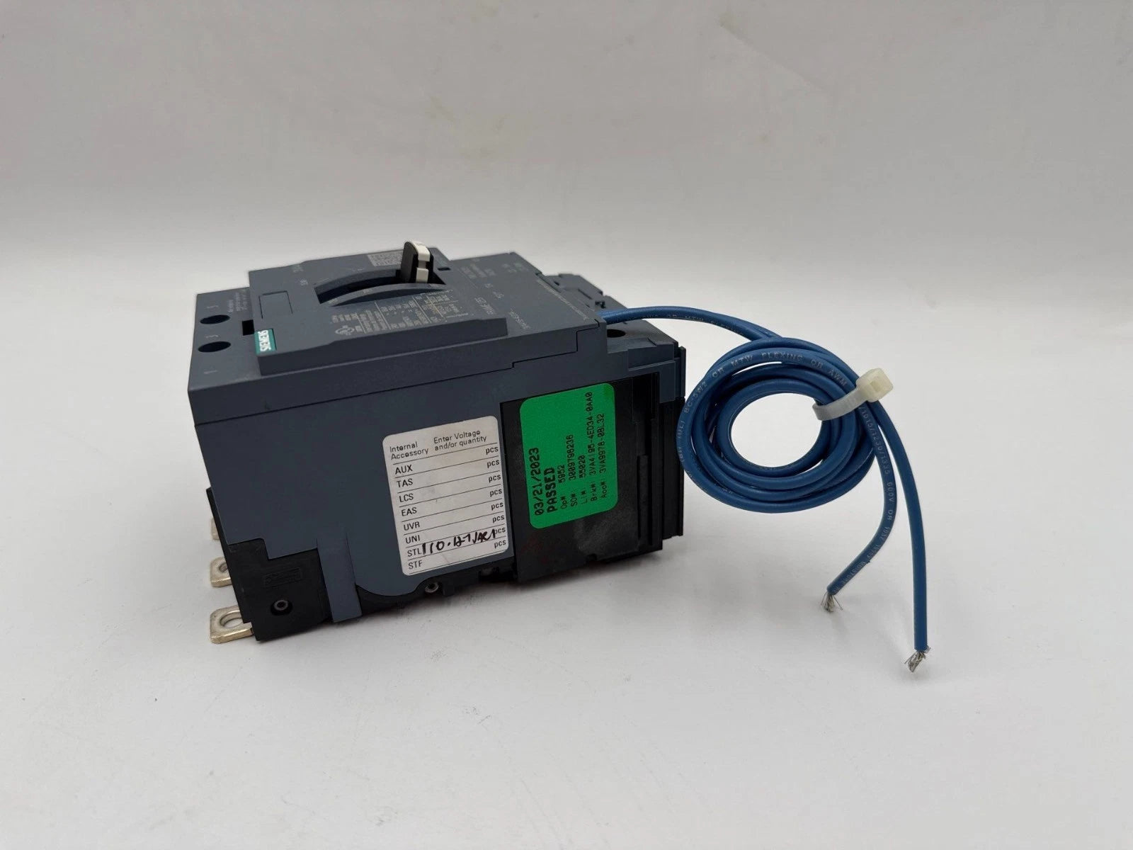 Siemens 3VA4195-4ED34-0AA0 Circuit Breaker 15A 3P 600V 3VA9978-0BL32 Shunt Trip New