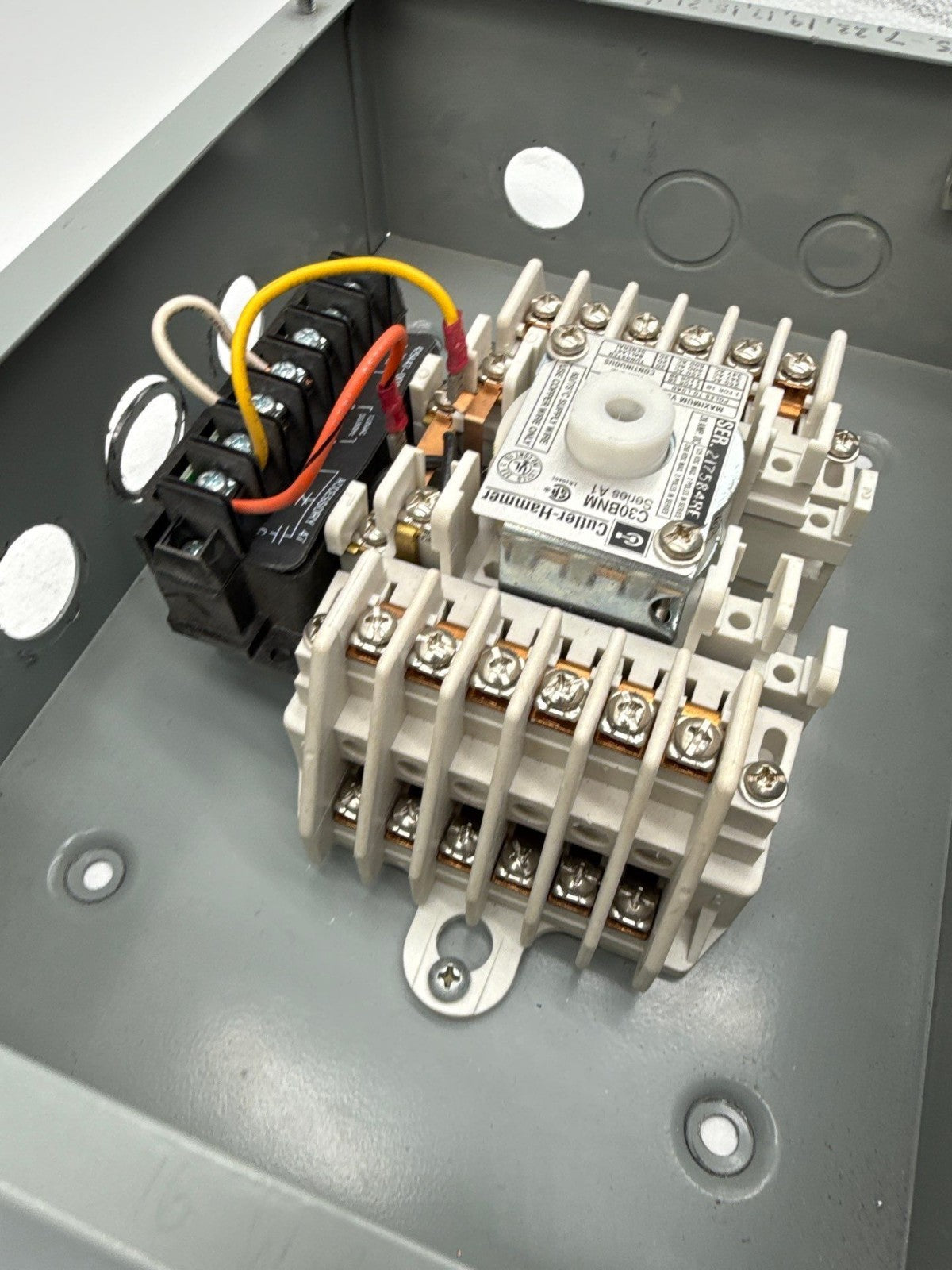 Cutler Hammer C30BNM Enclosed Lighting Contactor 30A 6 Pole 600V Coil 110/120V Used