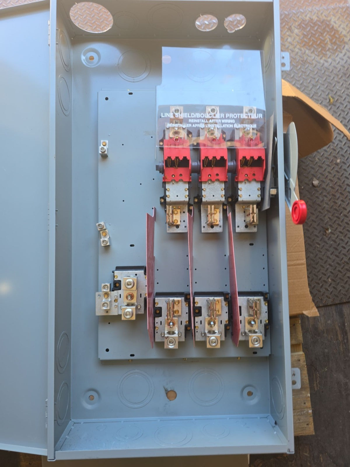 Eaton DH365NGK Safety Disconnect Switch 400A 3P 600V NEMA 1 Indoor 400 Amp Used