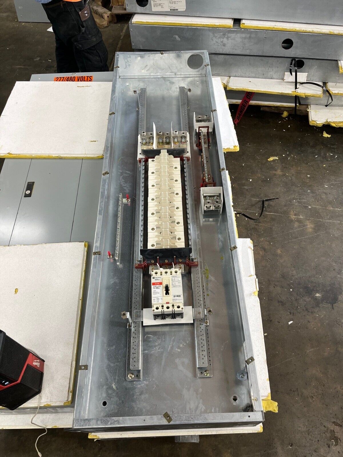 Cutler Hammer PRL2A Panelboard 400A 277/480V 3PH 42 Cir Indoor Encl FD3225 MLO P579 Used