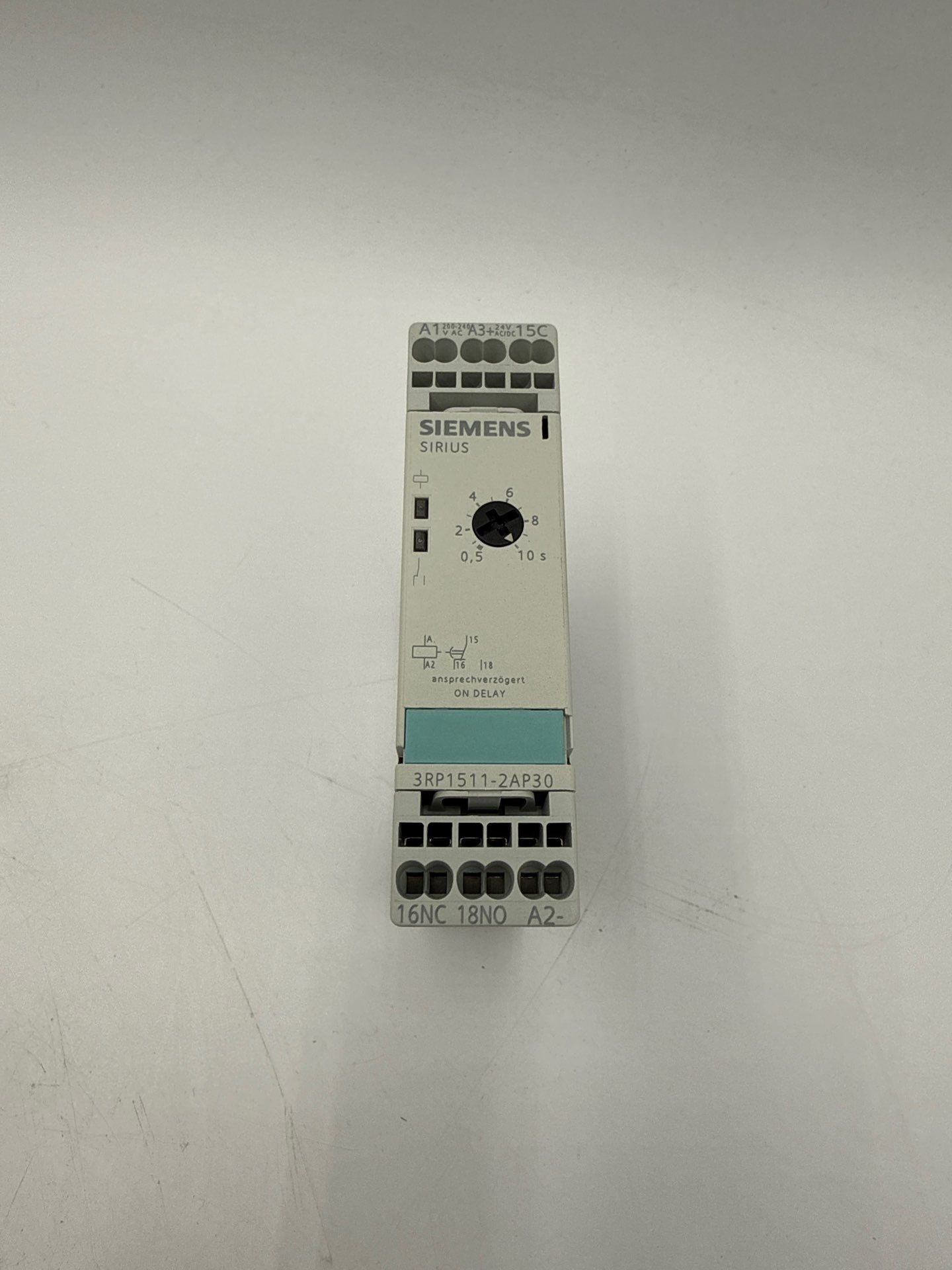 Siemens 3RP1511-2AP30 Timing Relay 0.5-10 SEC 200-240VAC 24VDC New