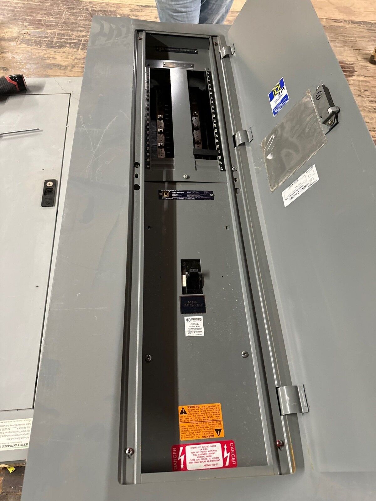 Square D NQOD Panelboard 125A 120/208V 1PH 3W 42 Cir Indoor Encl MCB Q2L32125 P466 Used