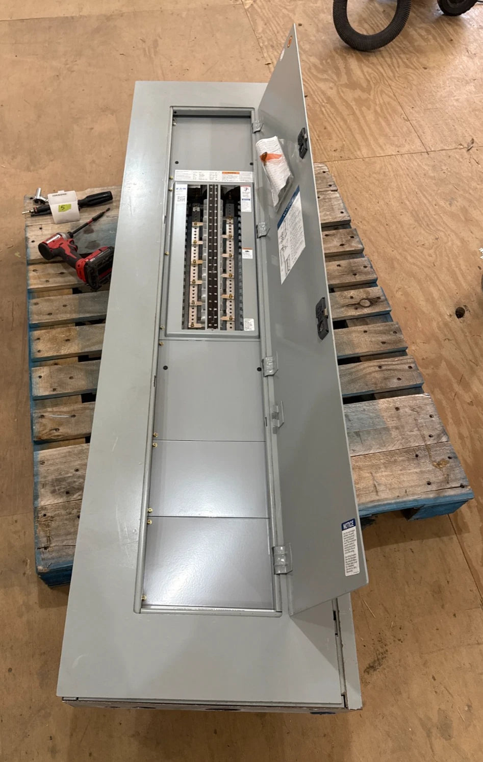 Eaton PRL1A Pow-R-Line Panelboard 400A 208/120V 3PH 4W MLO Panel 400 Amp 42 Cir Used