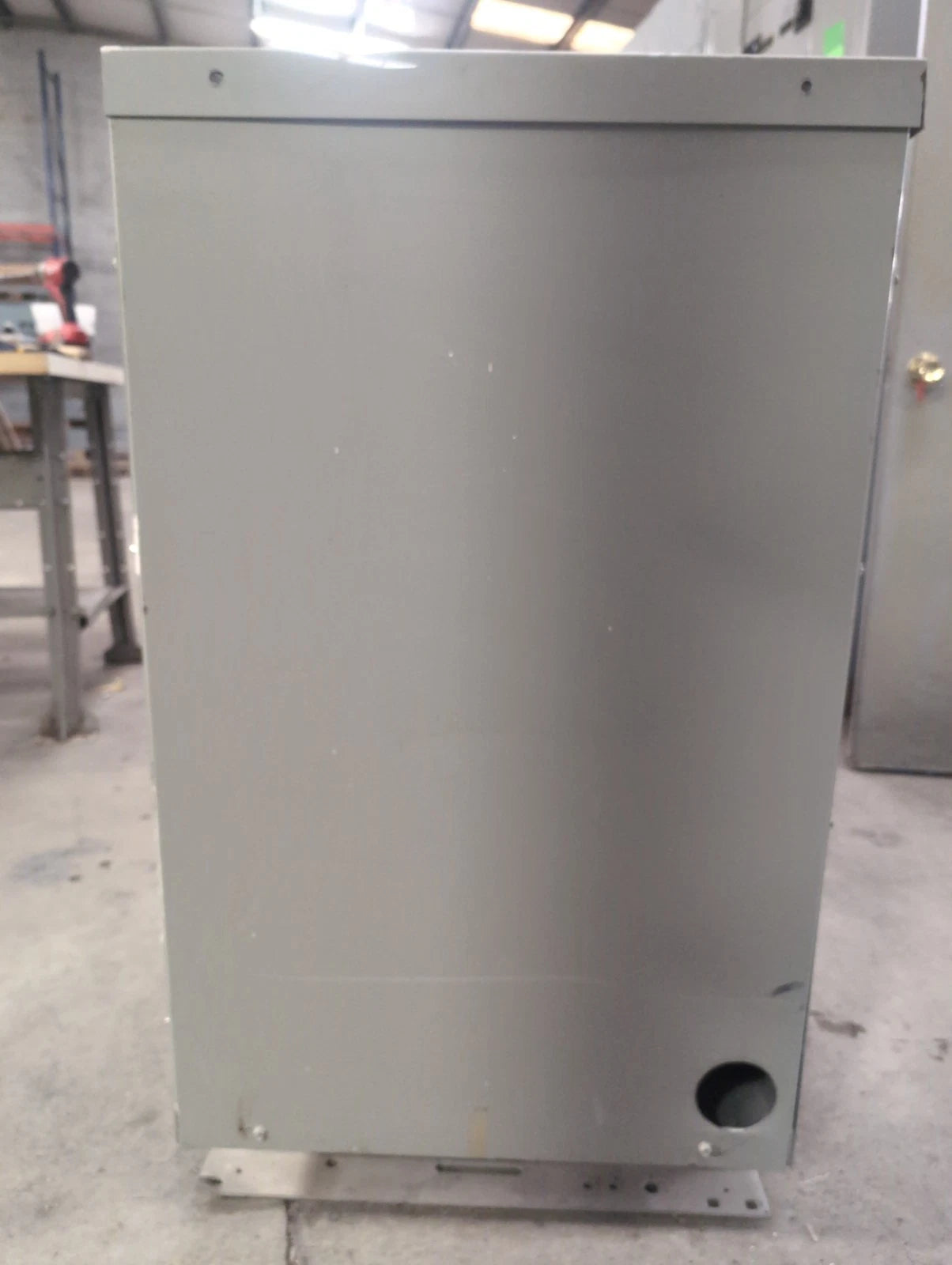 112.5KVA GE Transformer 9T23B3875 Pri 480V Sec 208/120V 3PH Indoor Encl Type QL Used