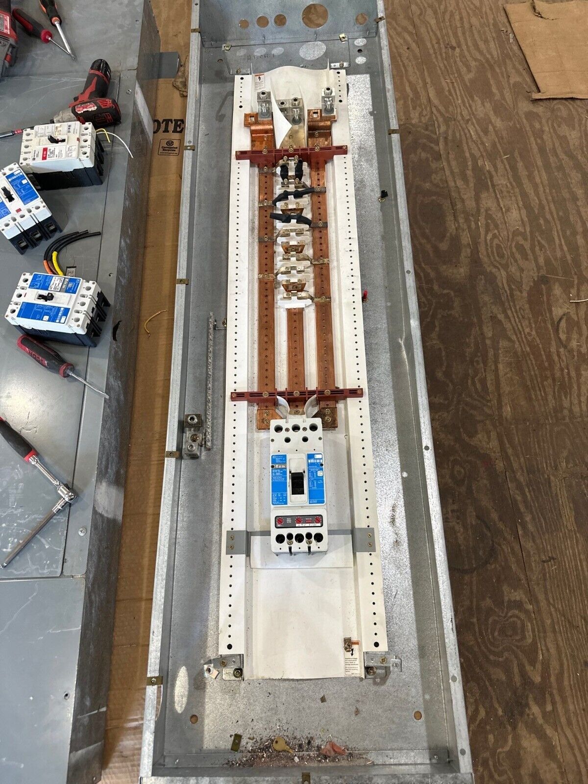 Westinghouse PRL3A Panelboard 400A 480V 3PH 3W Indoor Encl MCB JD3200 400 Amp P541 Used