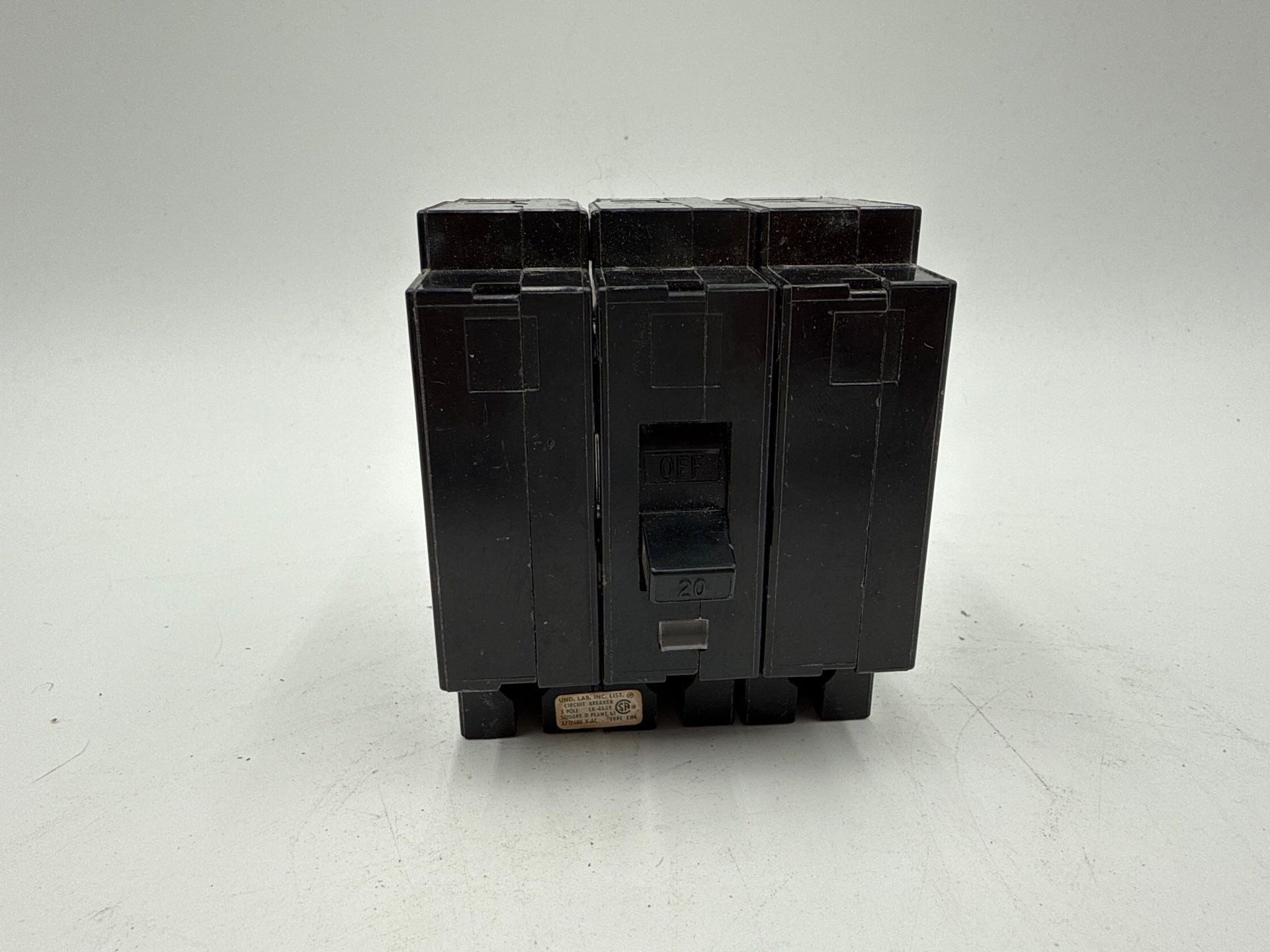 Square D EH34020 Circuit Braker 20A 3P 480/277V EH Plug On 20 Amp 3 Pole Used