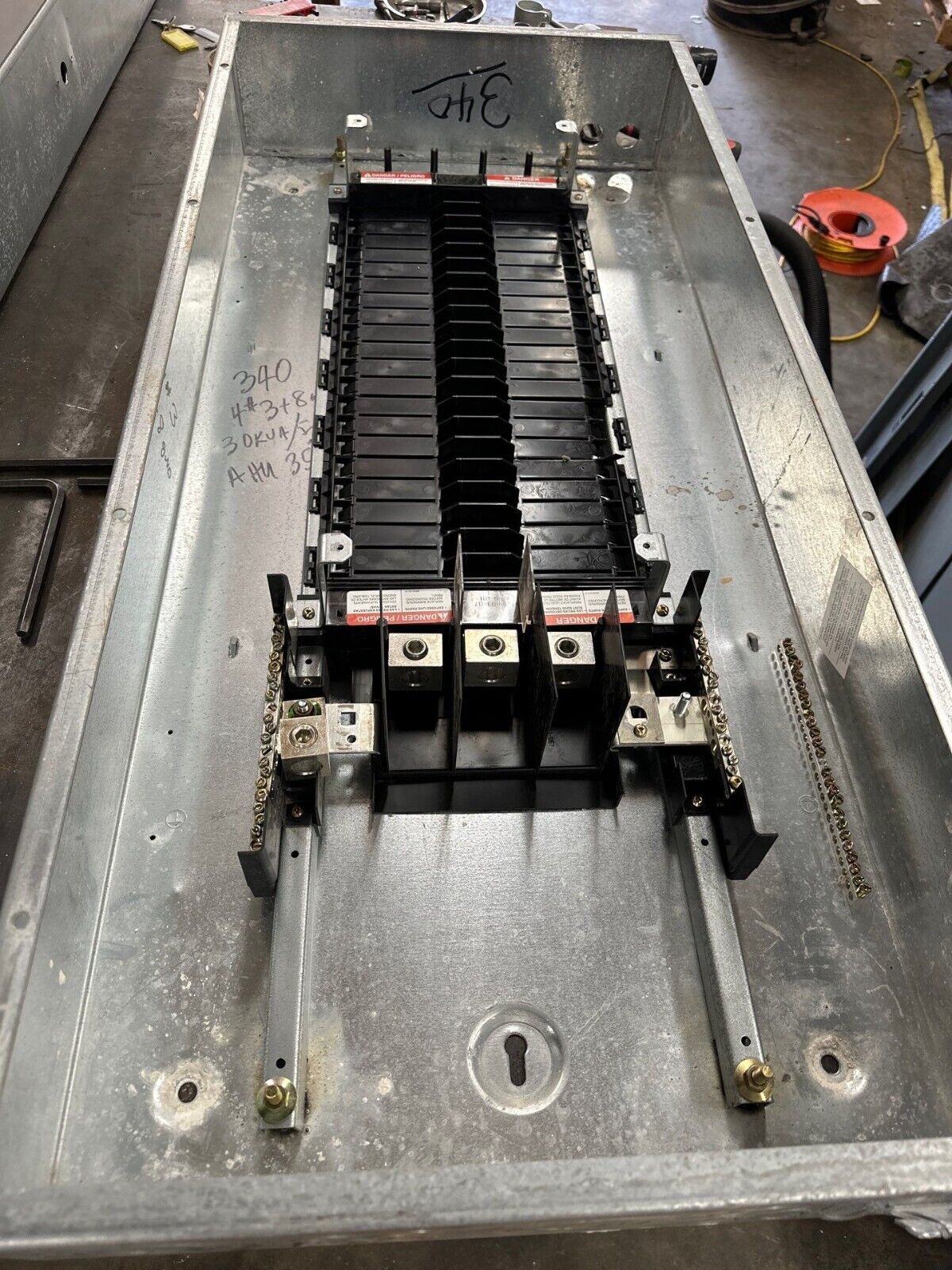 Square D NF Panelboard 250A 600Y/347V 3PH 4W 42 Cir 250 Amp Box MH44 240V P396 Used