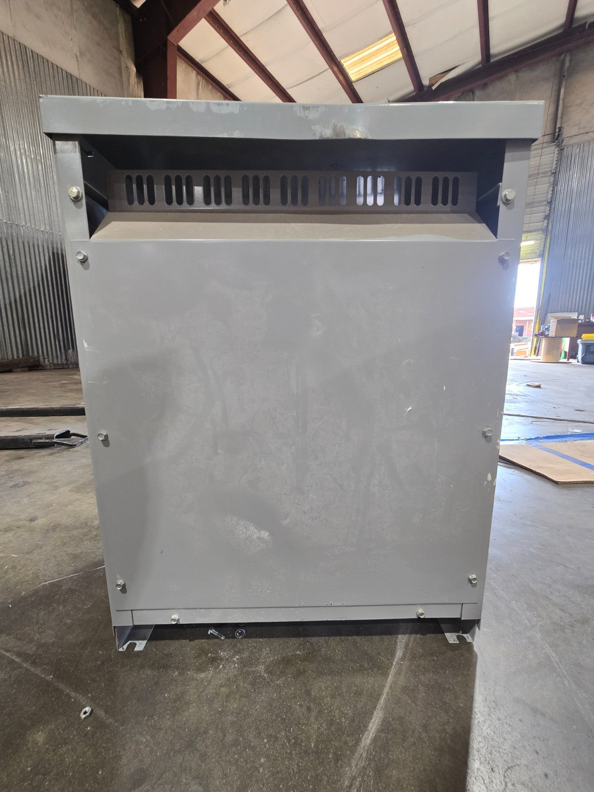 45KVA Eaton V48M28T45EE Transformer Pri 480V Sec 208/120V 3PH Indoor Encl DT-3 Used