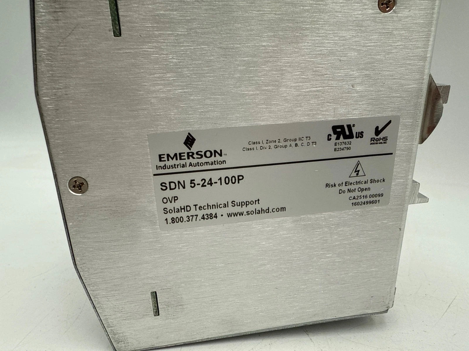 SOLA SDN 5-24-100P Power Supply 115/230VAC 2.2/1.0A 24VDC 5A DIN Rail Mount Used