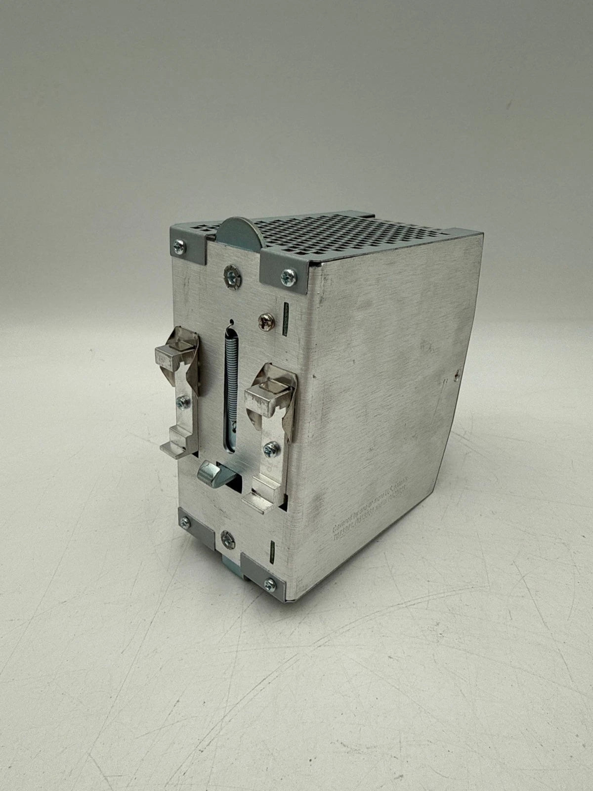 SOLA SDN 5-24-100P Power Supply 115/230VAC 2.2/1.0A 24VDC 5A DIN Rail Mount Used