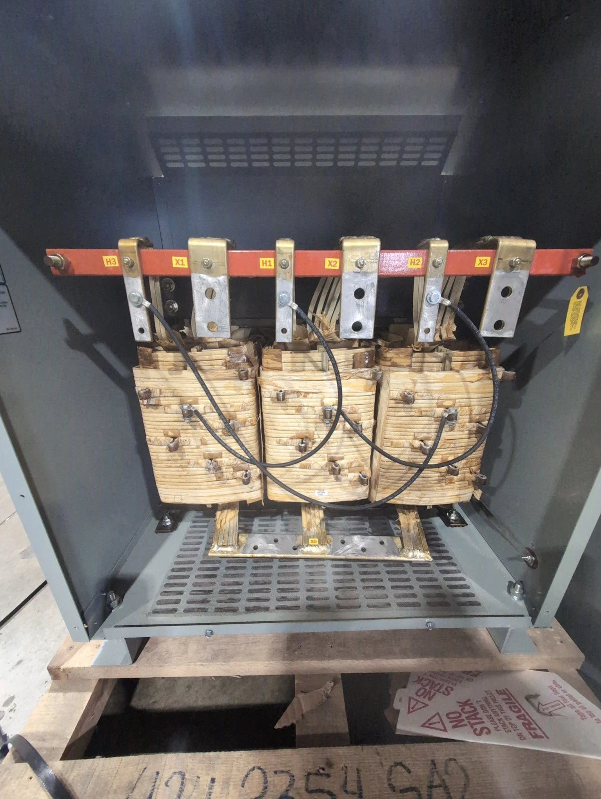 112.5KVA Siemens 3F3Y112K13FD16 Transformer Pri 480V Sec 208/120V 3PH 3R Encl New