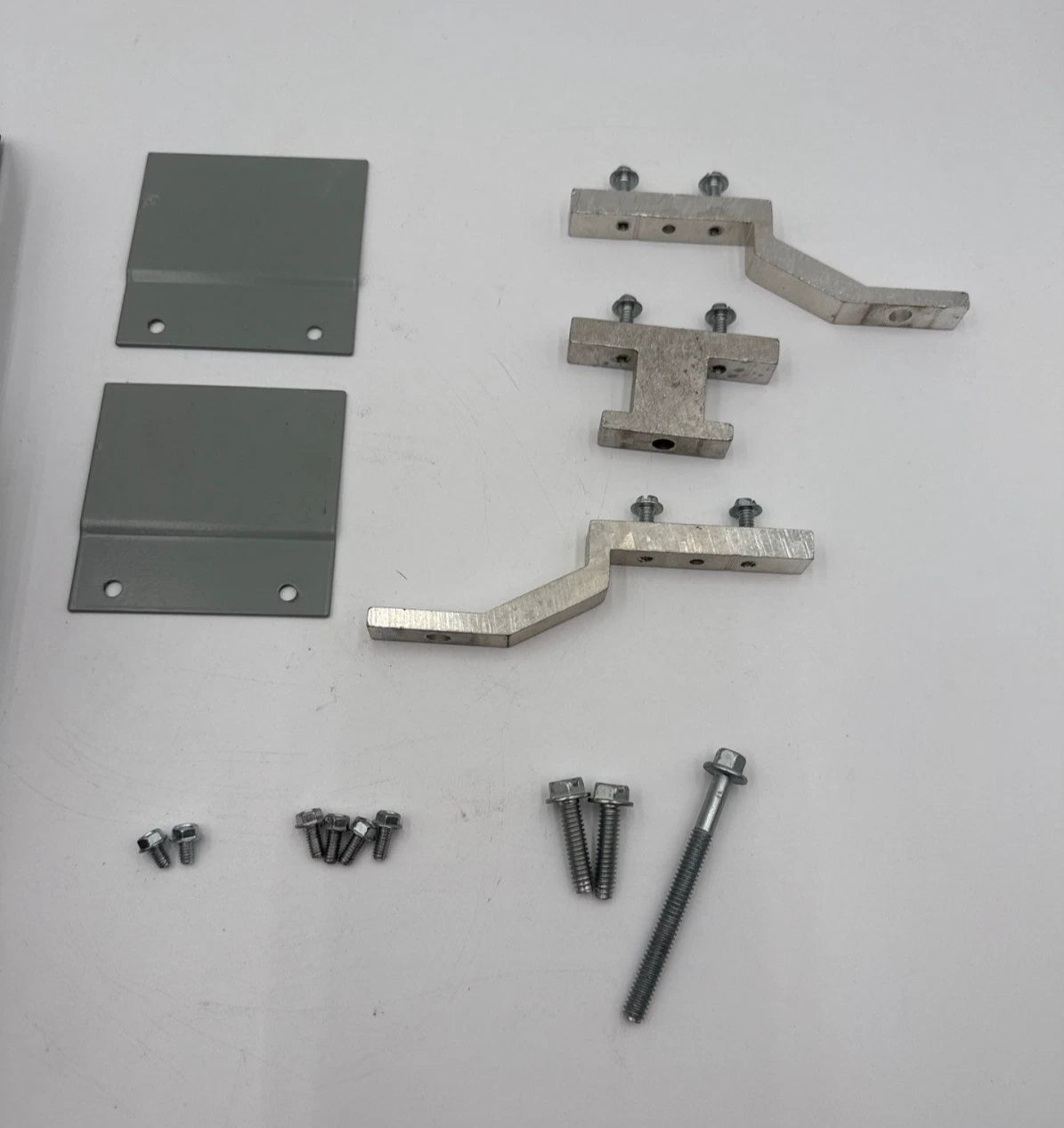 Siemens BBKVA4P2P3 Twin Strap Kit For 3VA41 Breakers 125A Max P2 or P3 Panel Used