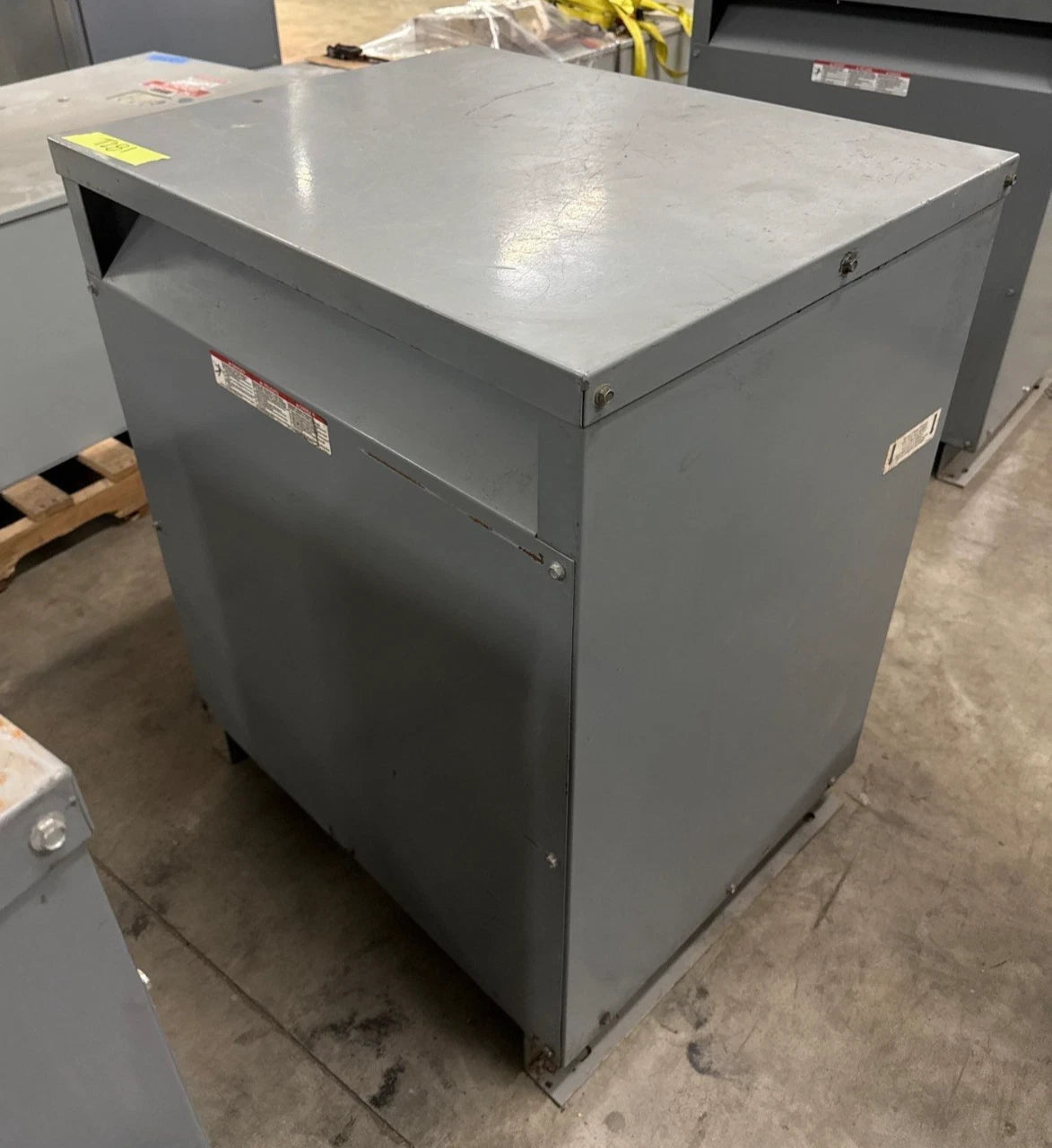 112.5KVA Square D EE112T3H Transformer 3PH Pri 480V Sec 208Y/120V Indoor T281 Used