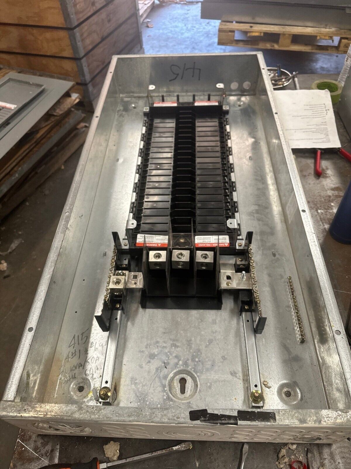 Square D NF Panelboard 250A 600V 3PH 4W 42 Cir Indoor Encl Main Lug Panel MLO P376 Used