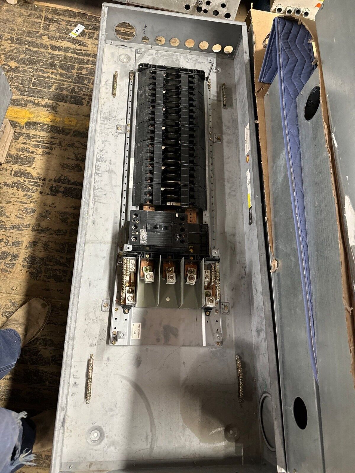 GE AQF3422ABX Panelboard 225A 208Y/120V 3PH 4W Indoor Encl MCB 42 Cir TQD32150 P014 Used