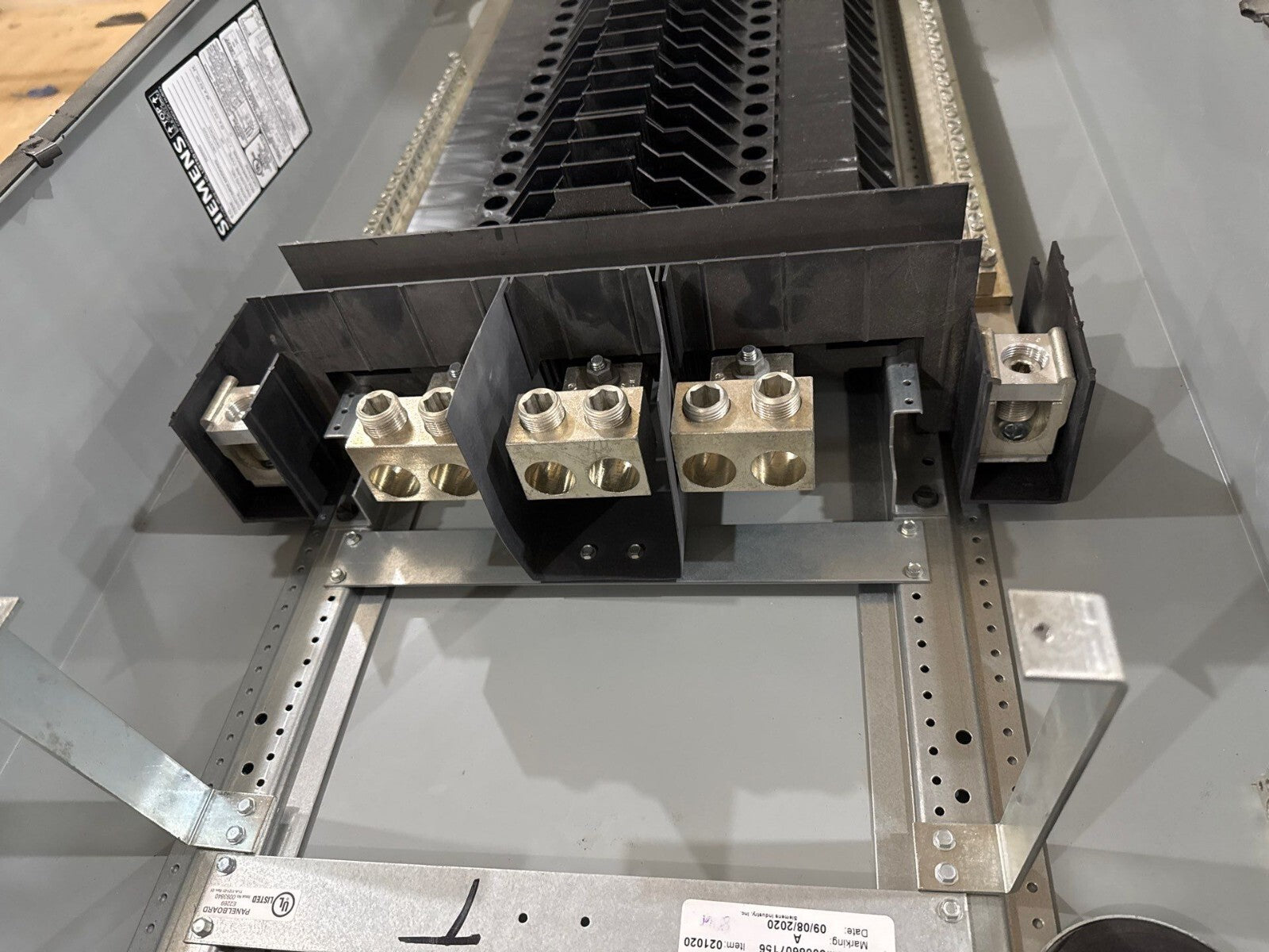 Siemens P3E62ML800ATS P3 Panelboard 800A 480/277V 3PH 4W 54 Cir 800 Amp Panel Used