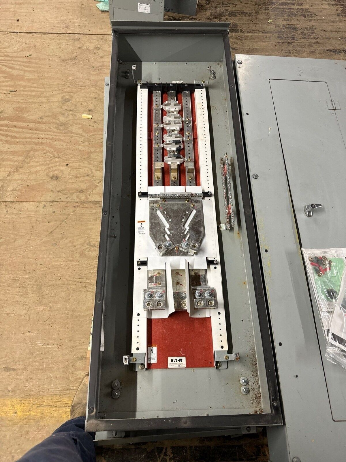 Eaton PRL3A Panelboard 400A 480Y/277V 3PH 4W Main Lug 3R Outdoor Encl MLO 18 Cir P282 Used