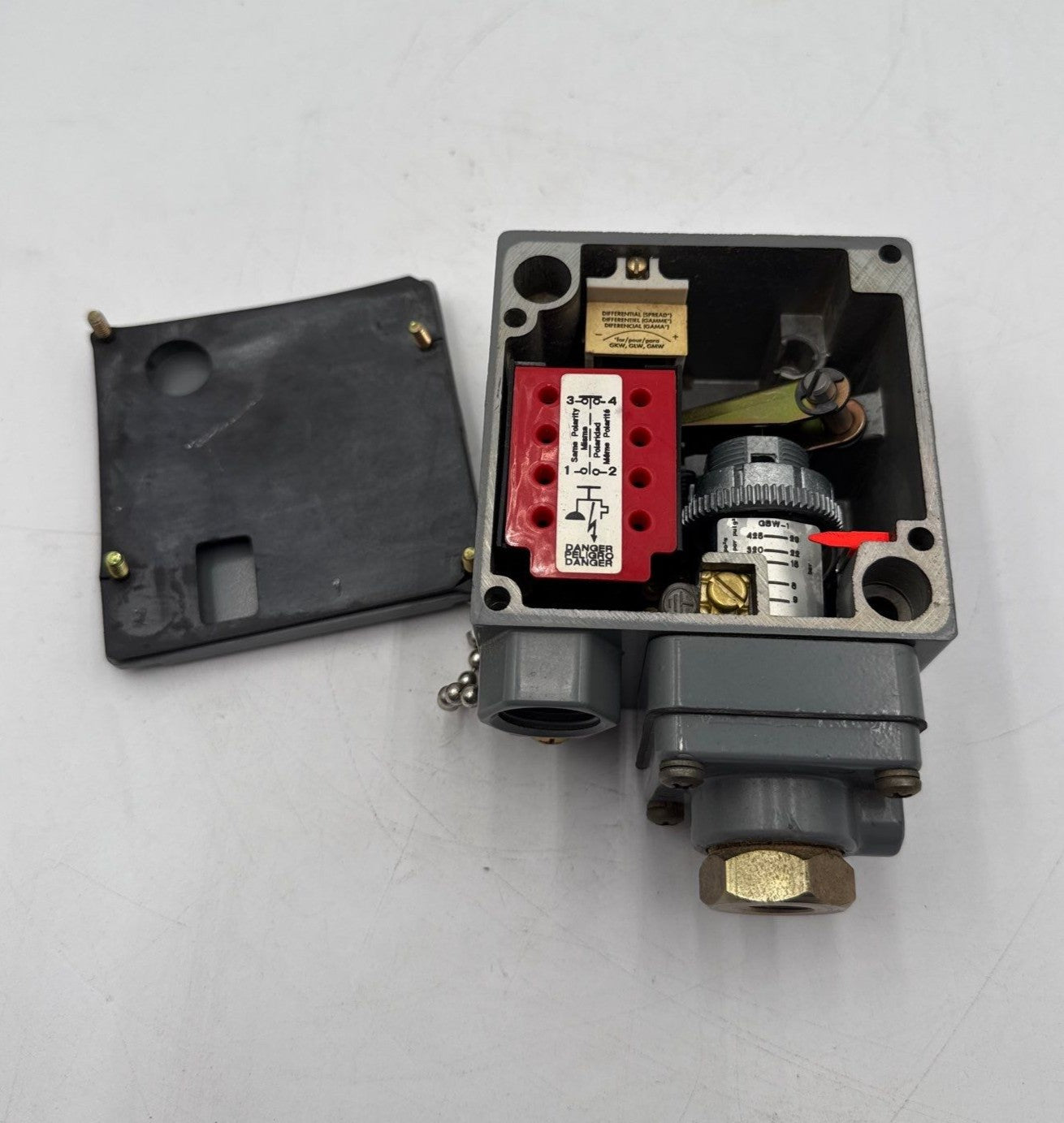 Square D 9012 GBW-1 Pressure Switch Adjustable 13-425 PSIG 120/240V 9012GBW1 New