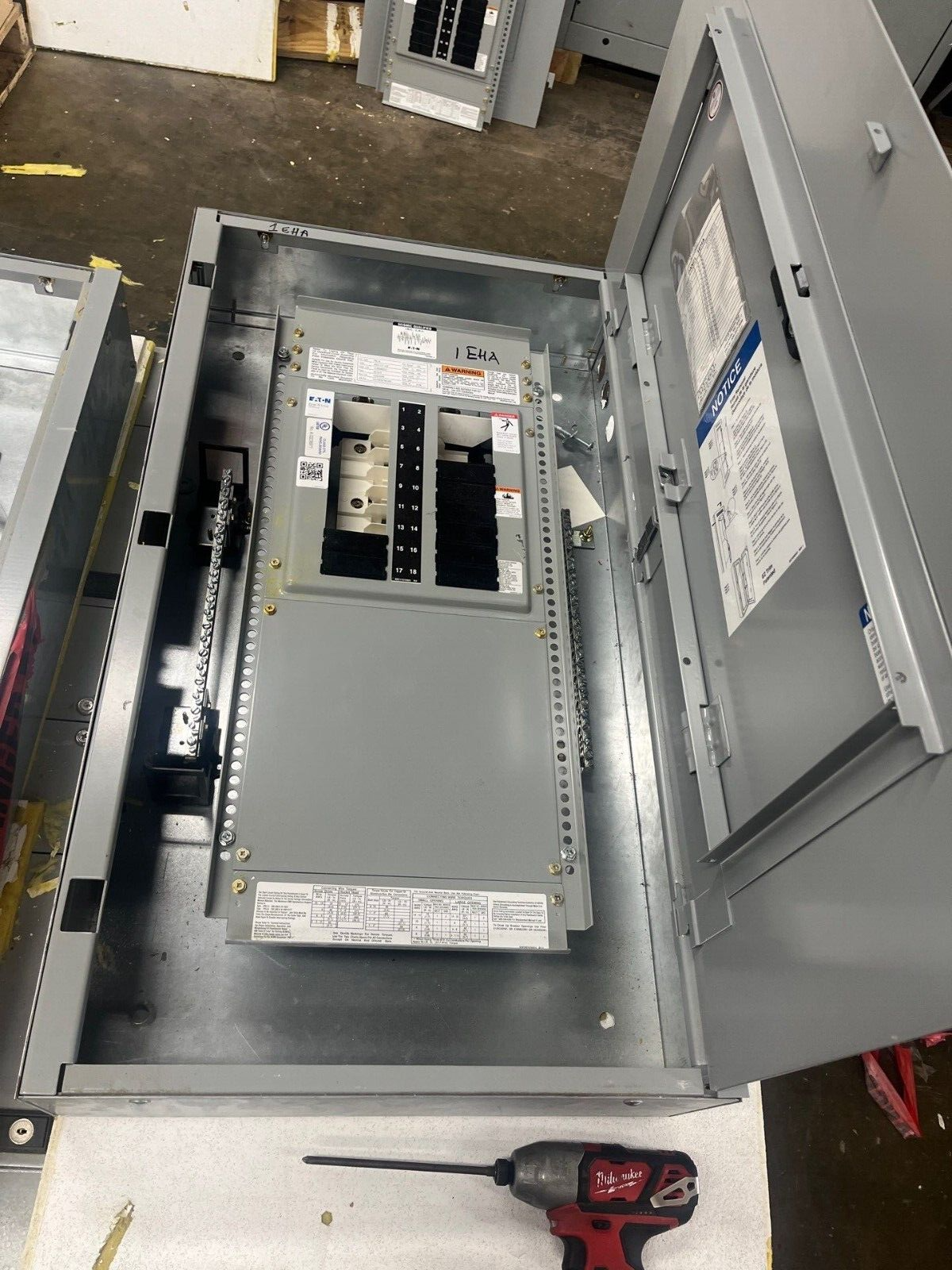 Eaton PRL2A Panelboard 100A 480/277V 3PH 4W Indoor Encl 18 Circuit MLO EZB2036R P576 Used