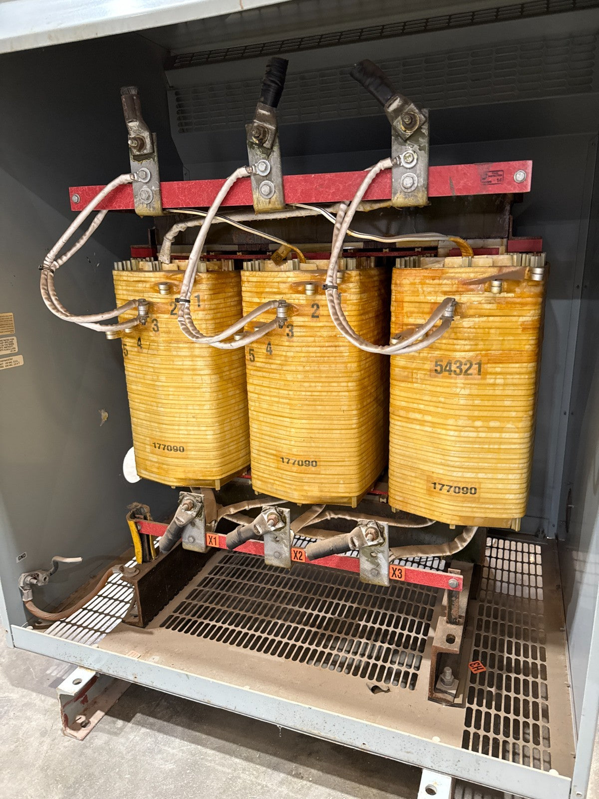 275KVA Hammond 177090 Transformer Pri 460V Sec 460V 3PH 3R Encl Outdoor Used