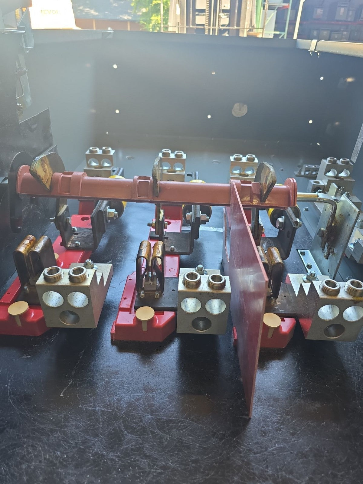 Square D H327N Safety Disconnect Switch 800A 3P 240V 3PH NEMA 1 Fusible 800 Amp Used