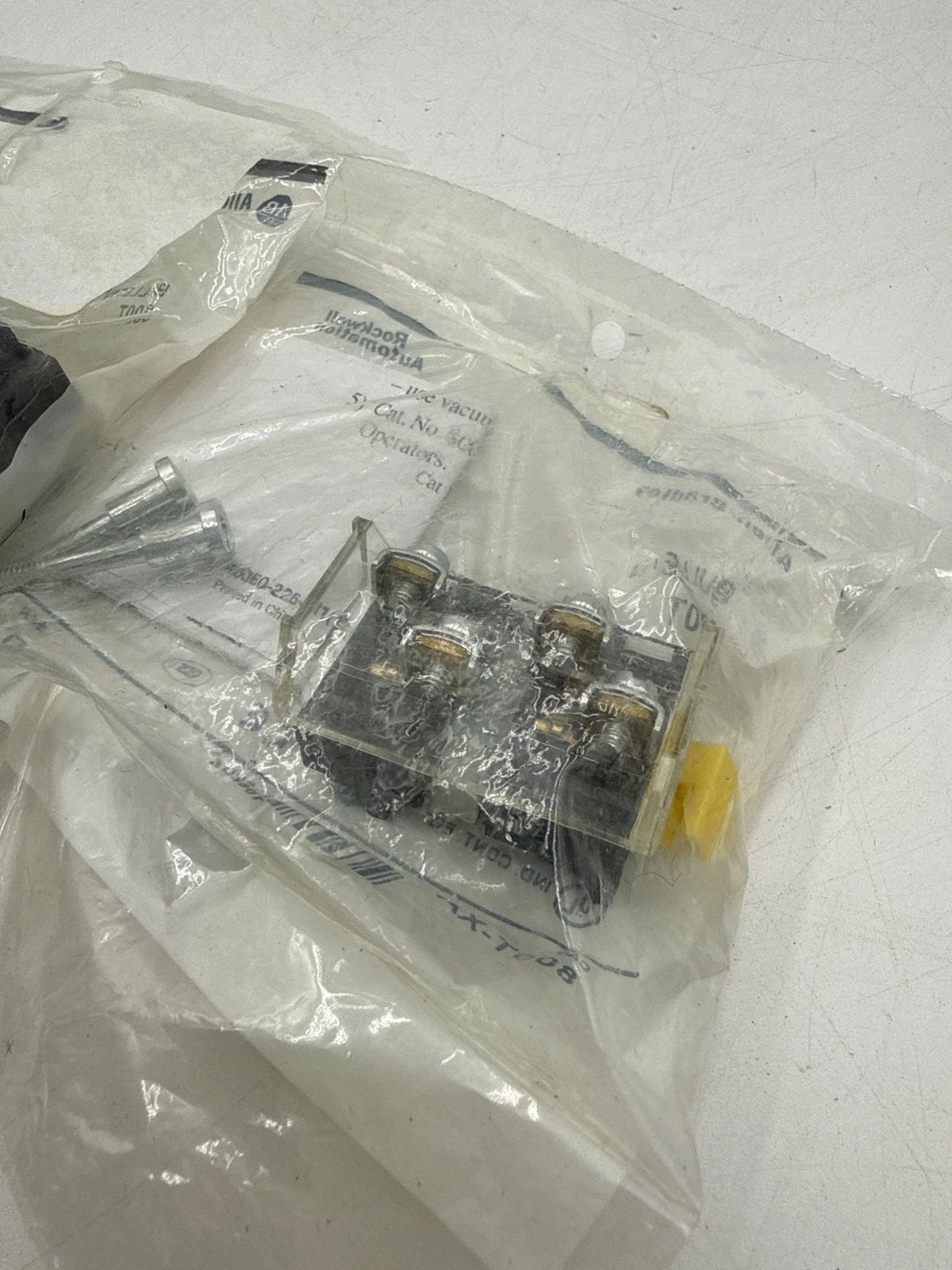 2PC Allen Bradley 800T-XA Contact Block For 30.5MM 600V 1 NO/1 NC 800TXA New