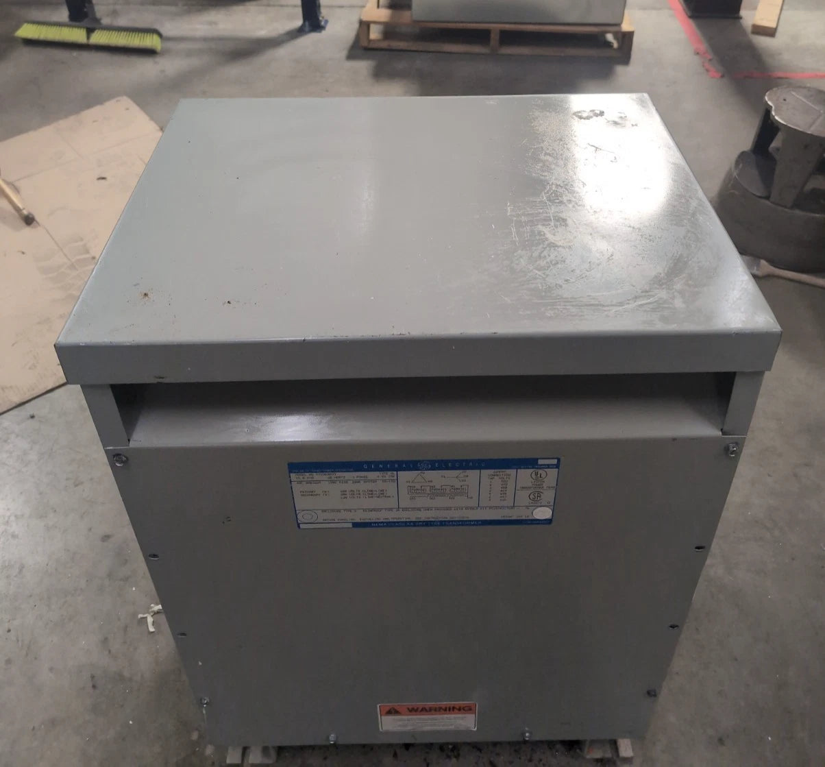 45 KVA GE 9T23B3873 Transformer Pri 480V Sec 208/120V 3PH Indoor QL Type 2 Encl Used