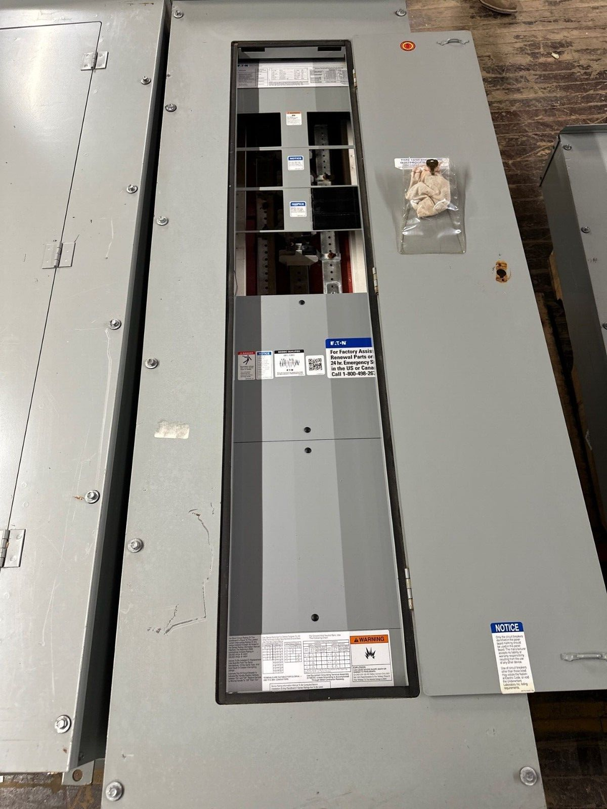 Eaton PRL3A Panelboard 400A 480Y/277V 3PH 4W Main Lug MLO 18 Cir 3R Outdoor Encl P291 Used