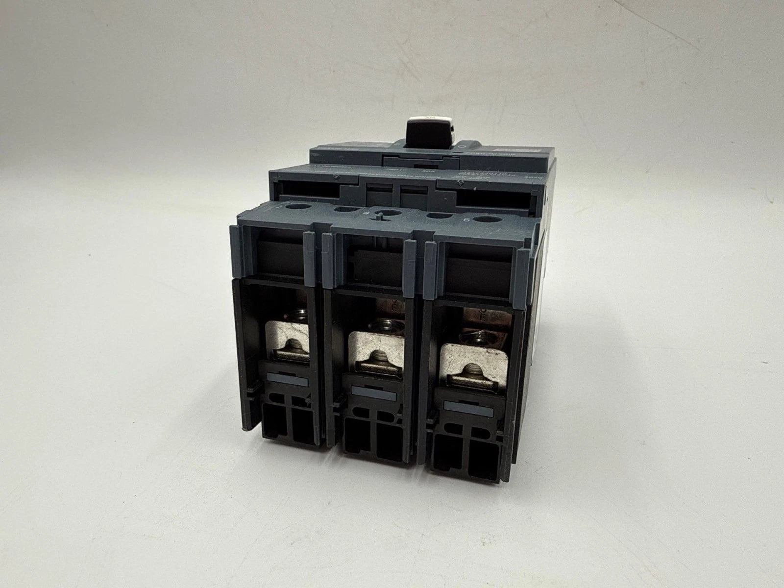 Siemens 3VA4130-6ED34-0AA0 Circuit Breaker 30A 3P 600V 3VA Bolt On 30 Amp 3 Pole New