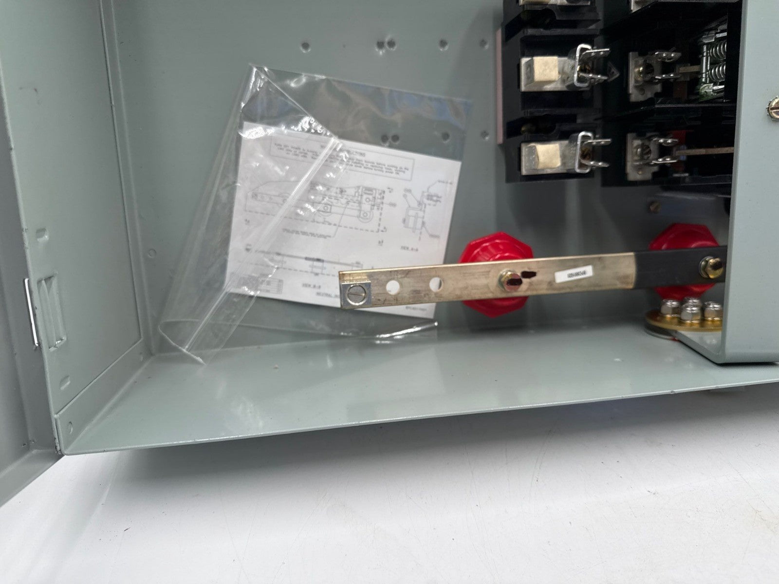 Eaton P3F321RGN Pow-R-Way III Busway Switch Bus Plug 30A 3PH 120/208V 4W Fusible New